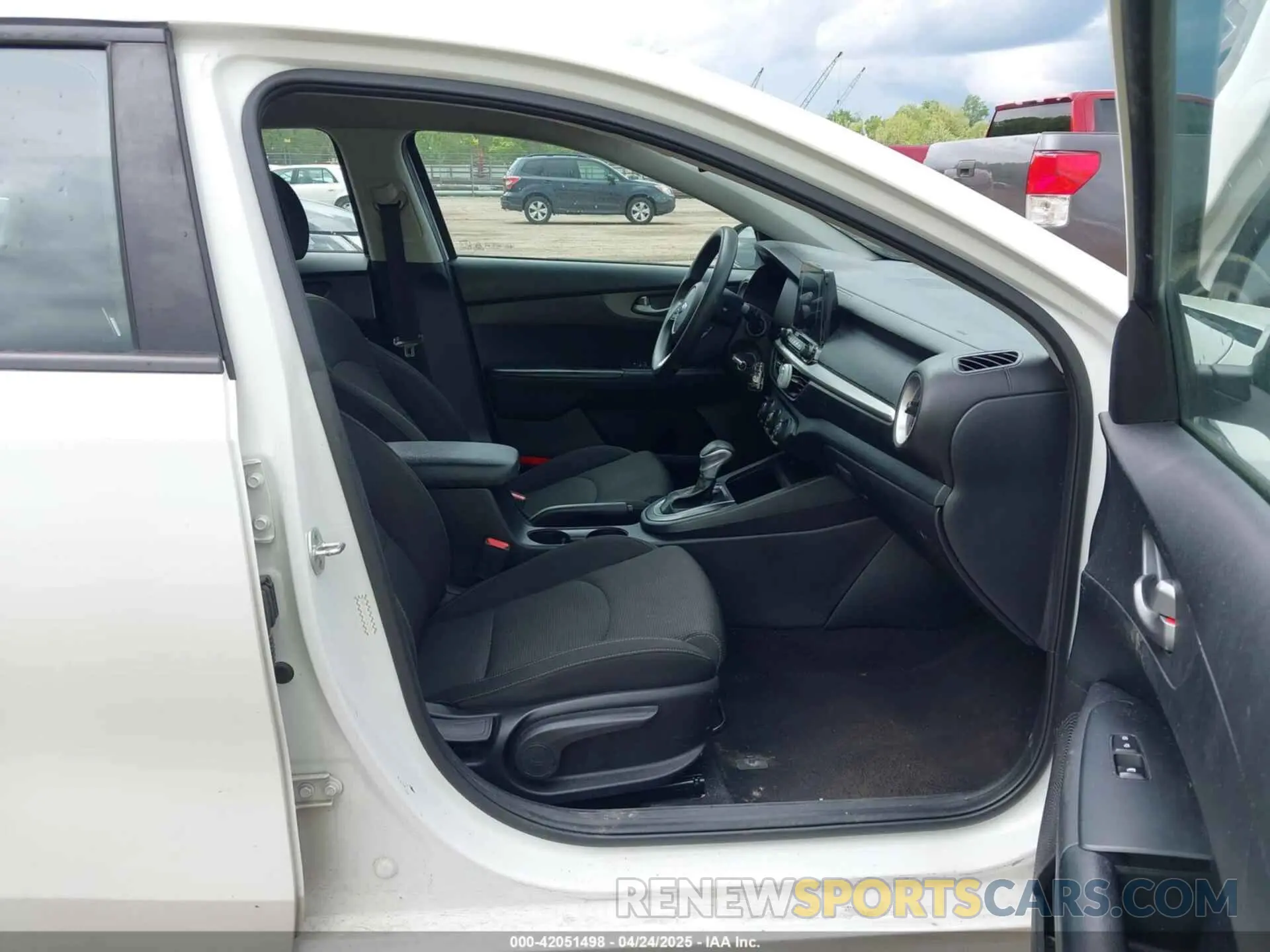 5 Photograph of a damaged car 3KPF24AD7LE142998 KIA FORTE 2020