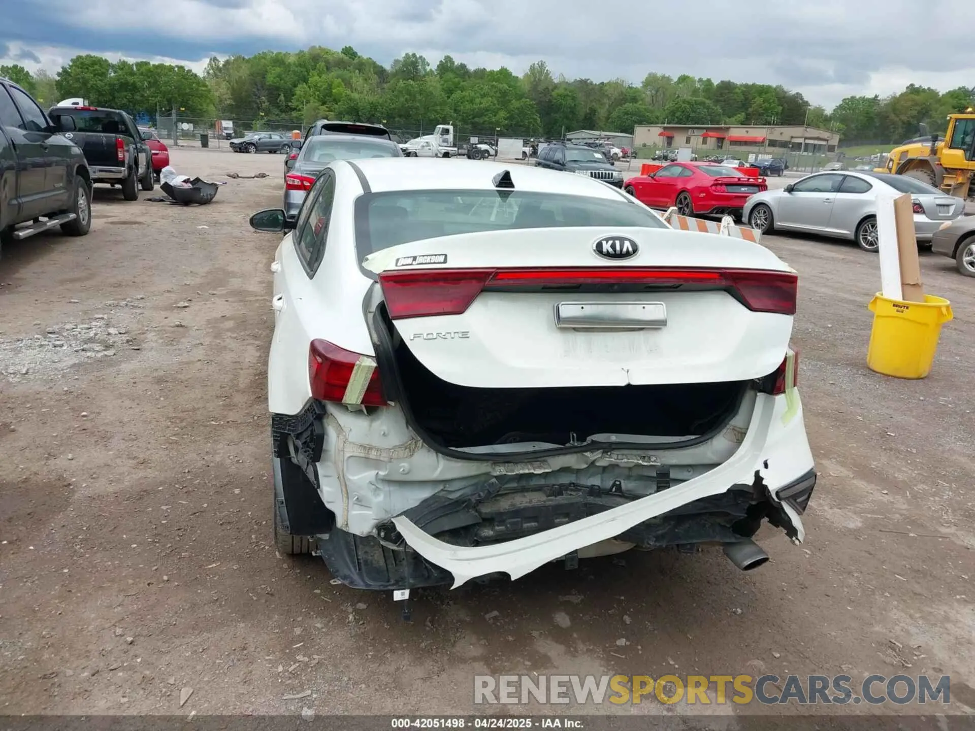 6 Photograph of a damaged car 3KPF24AD7LE142998 KIA FORTE 2020