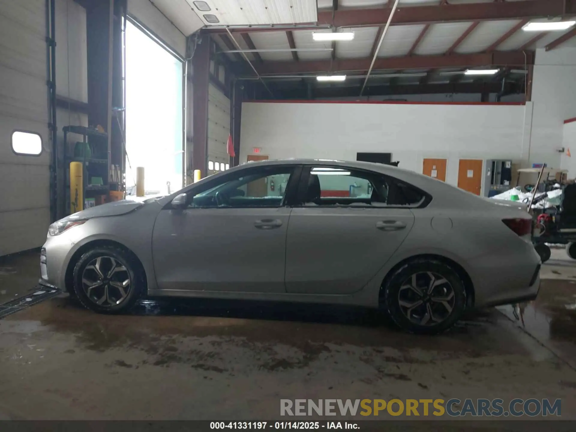 14 Photograph of a damaged car 3KPF24AD7LE143052 KIA FORTE 2020