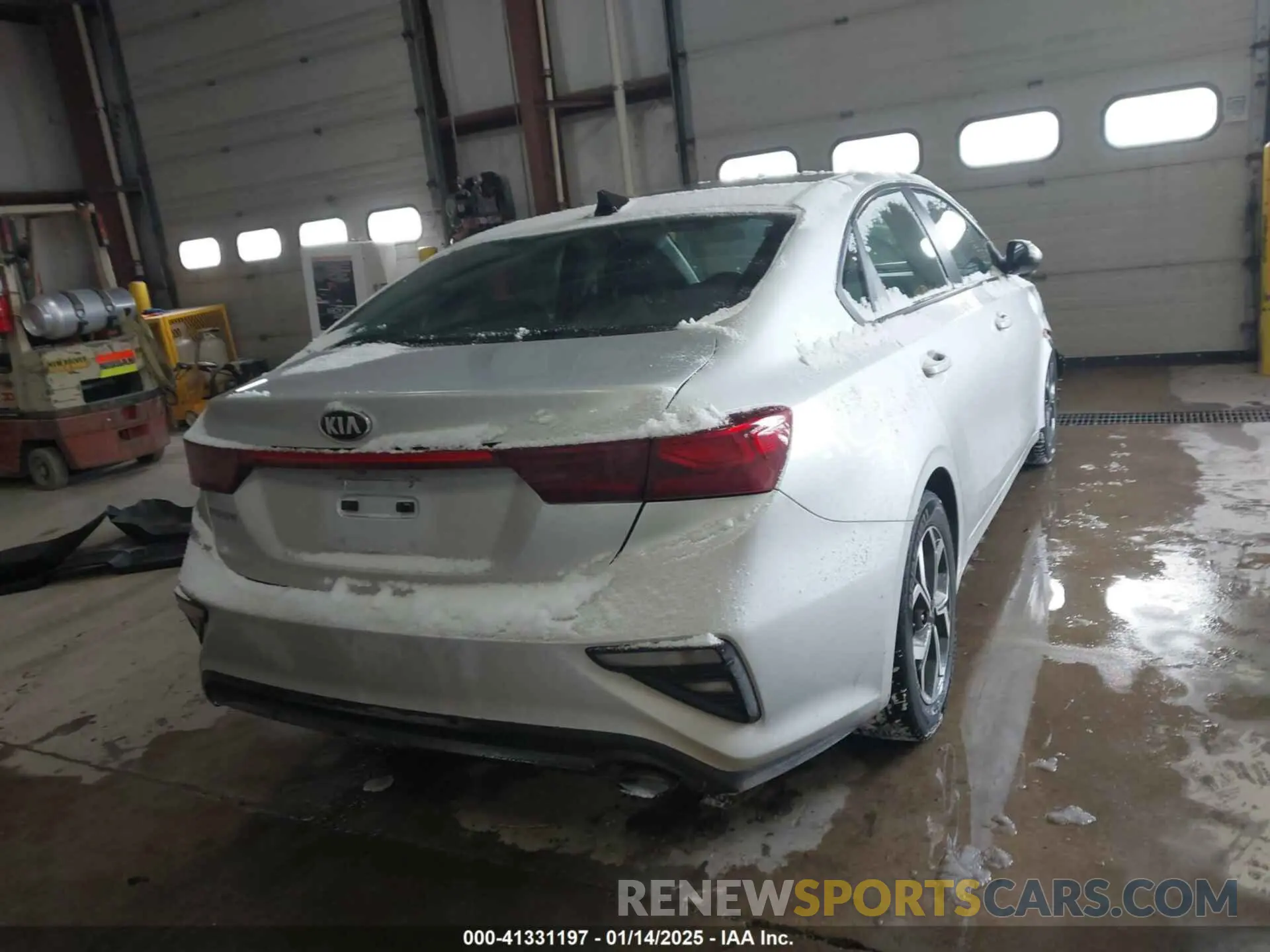 16 Photograph of a damaged car 3KPF24AD7LE143052 KIA FORTE 2020
