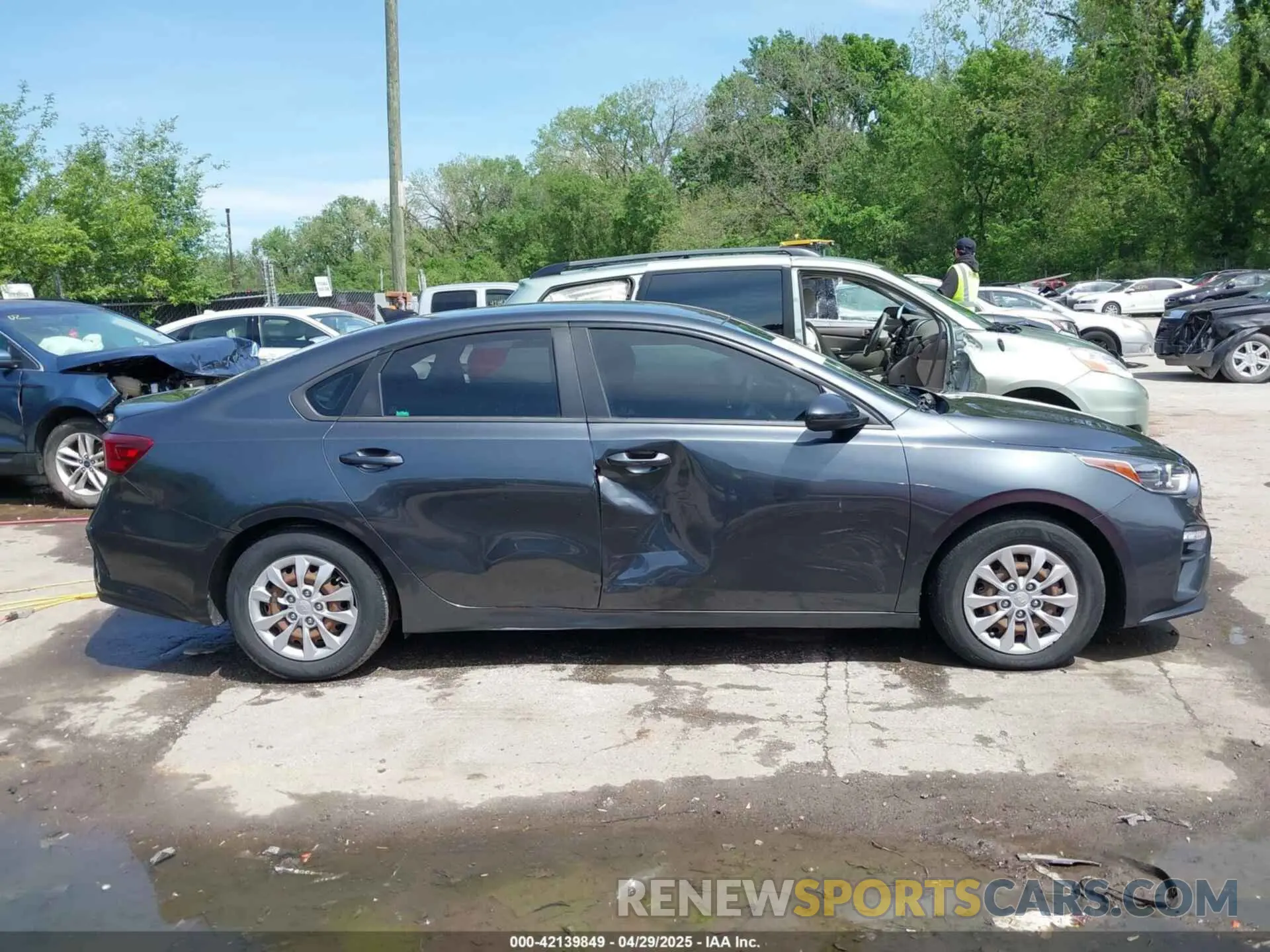 13 Photograph of a damaged car 3KPF24AD7LE144332 KIA FORTE 2020