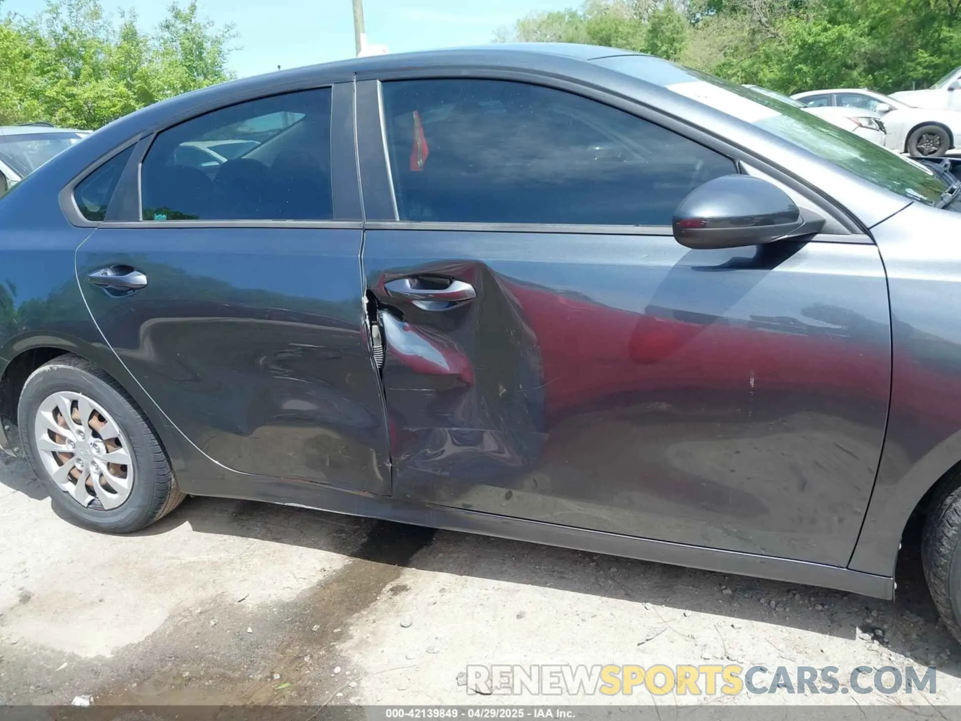 6 Photograph of a damaged car 3KPF24AD7LE144332 KIA FORTE 2020