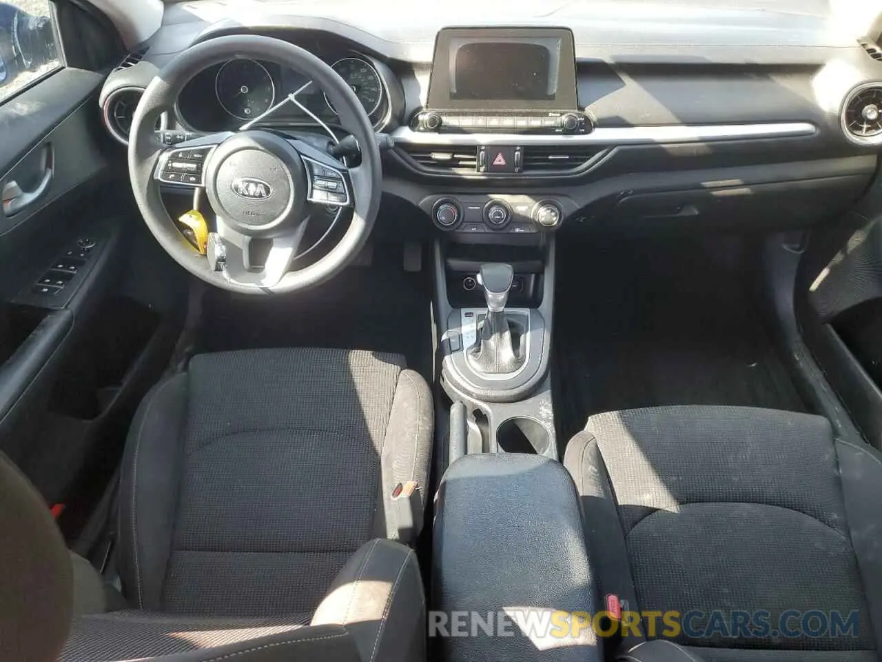 8 Фотография поврежденного автомобиля 3KPF24AD7LE216615 KIA FORTE 2020
