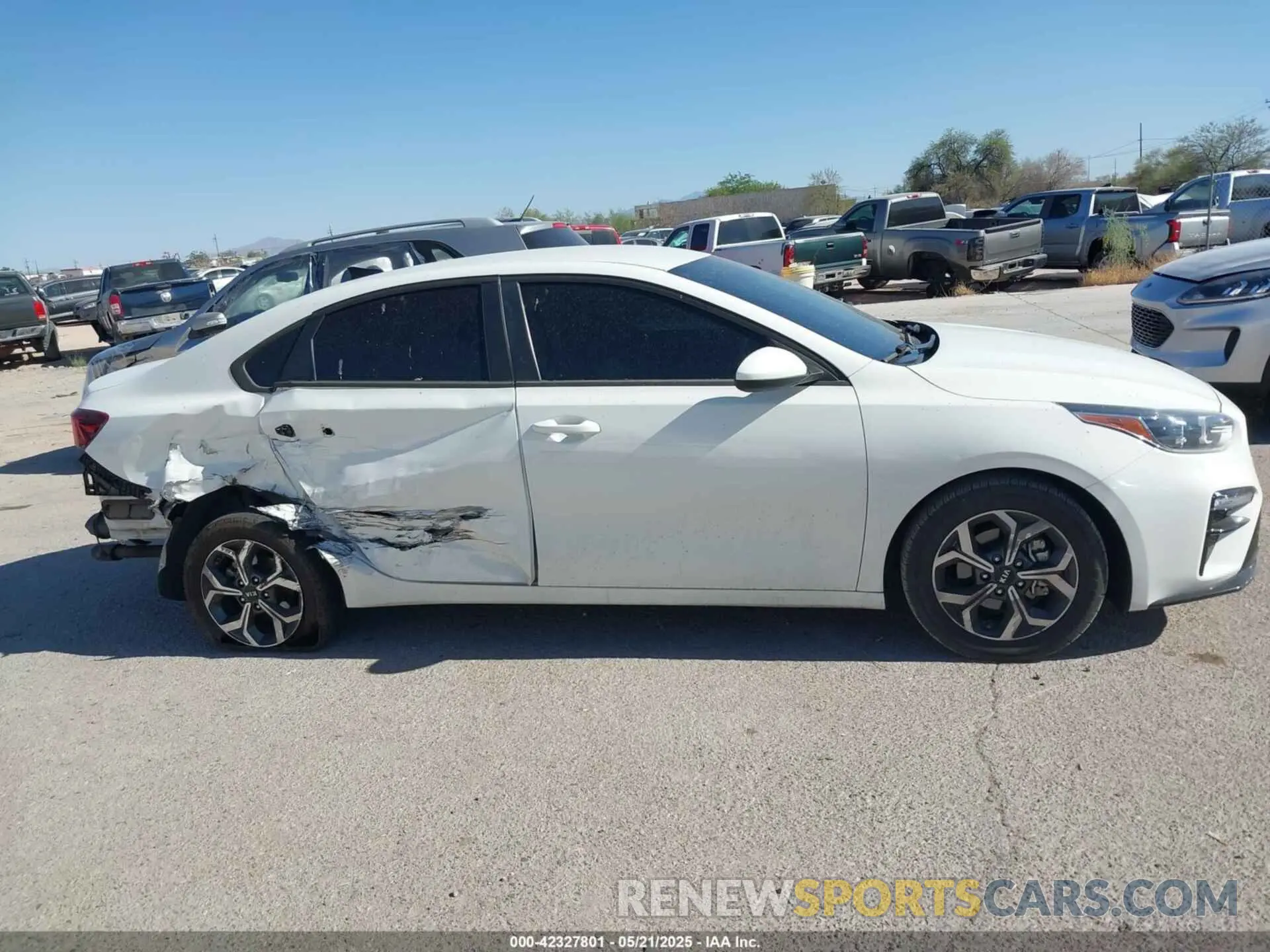 14 Photograph of a damaged car 3KPF24AD7LE217229 KIA FORTE 2020