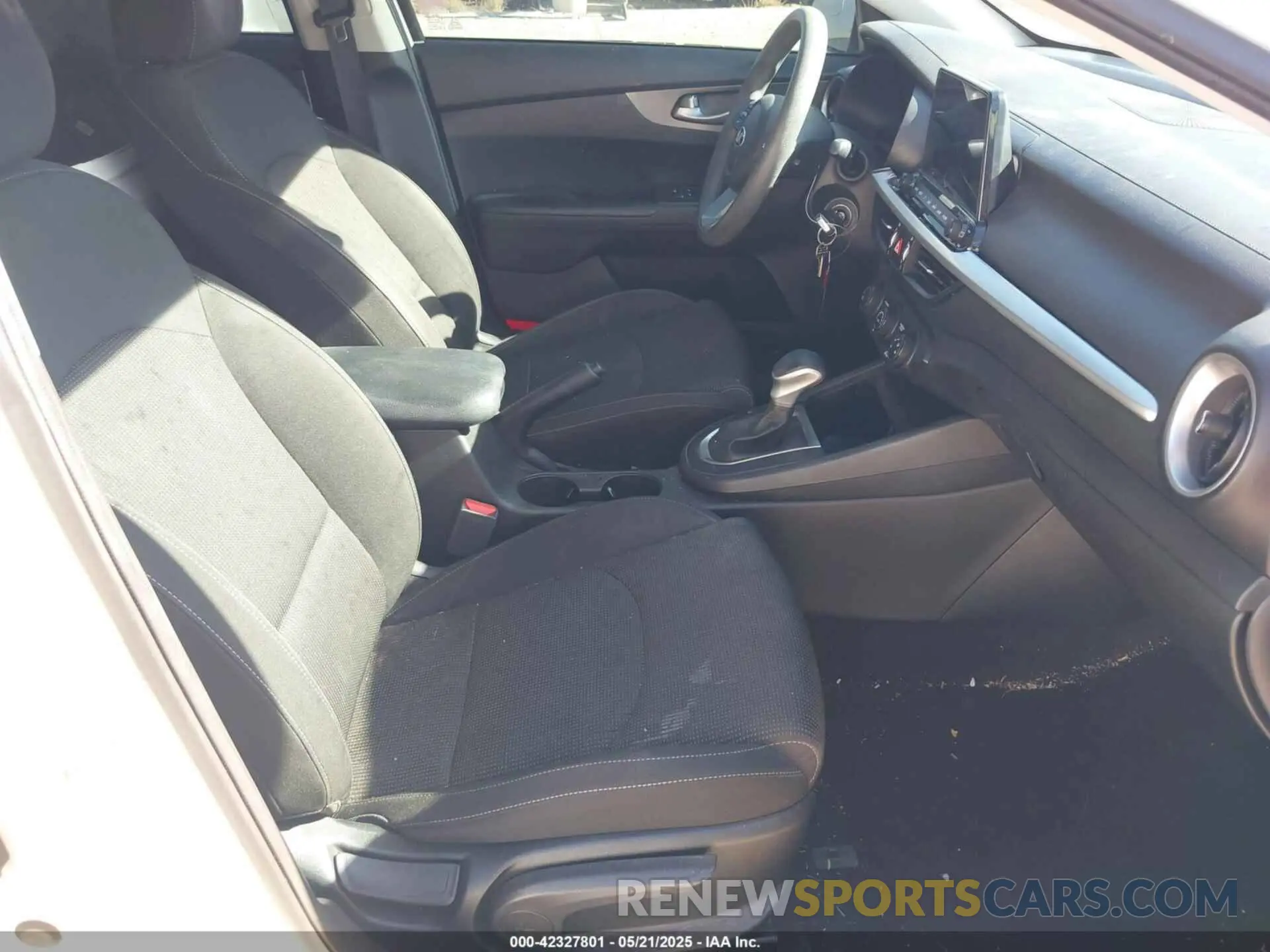 5 Photograph of a damaged car 3KPF24AD7LE217229 KIA FORTE 2020