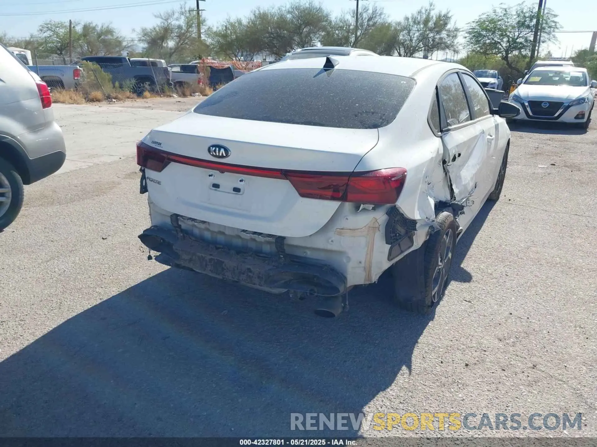 6 Photograph of a damaged car 3KPF24AD7LE217229 KIA FORTE 2020