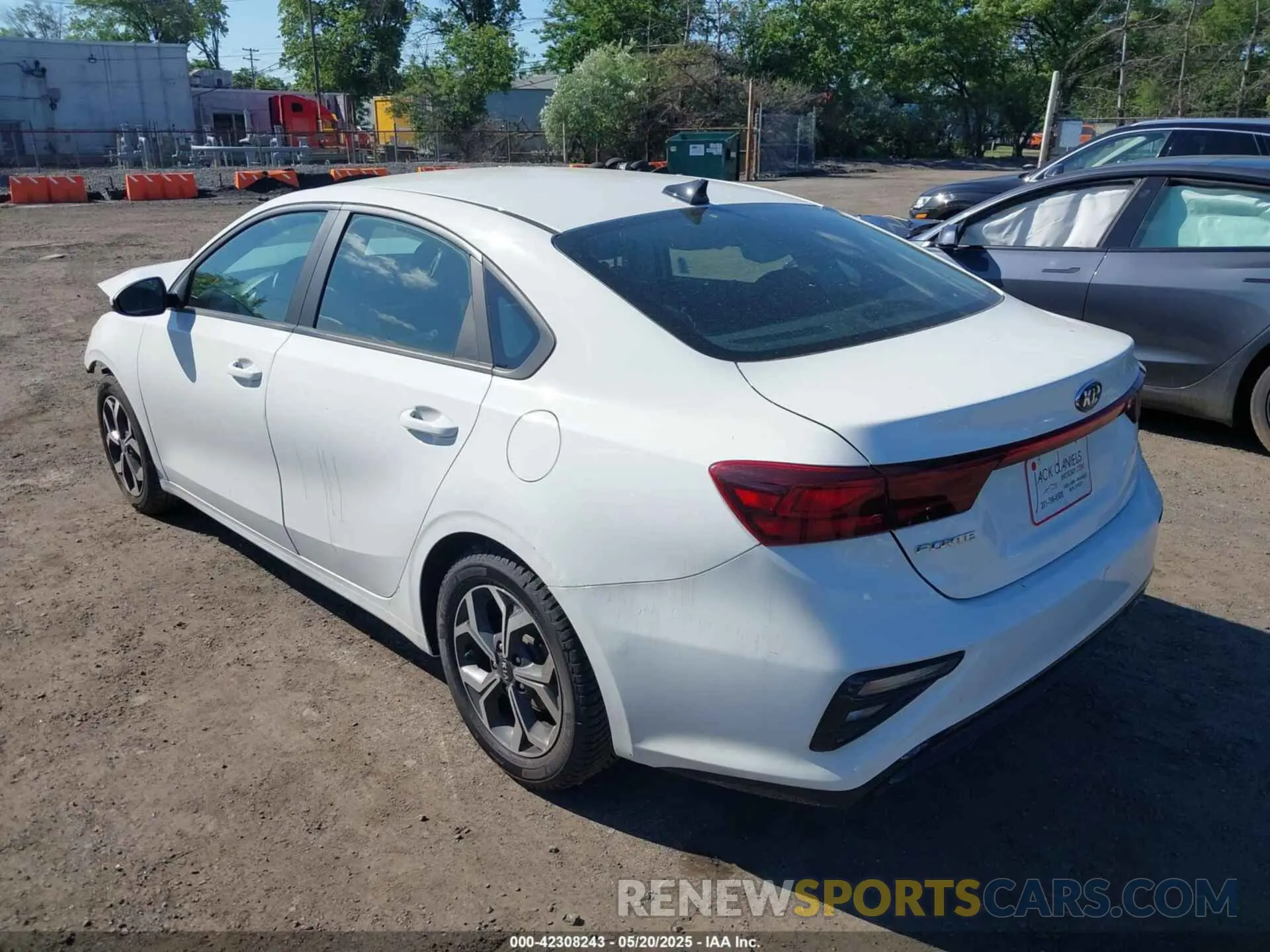 3 Фотография поврежденного автомобиля 3KPF24AD7LE226965 KIA FORTE 2020