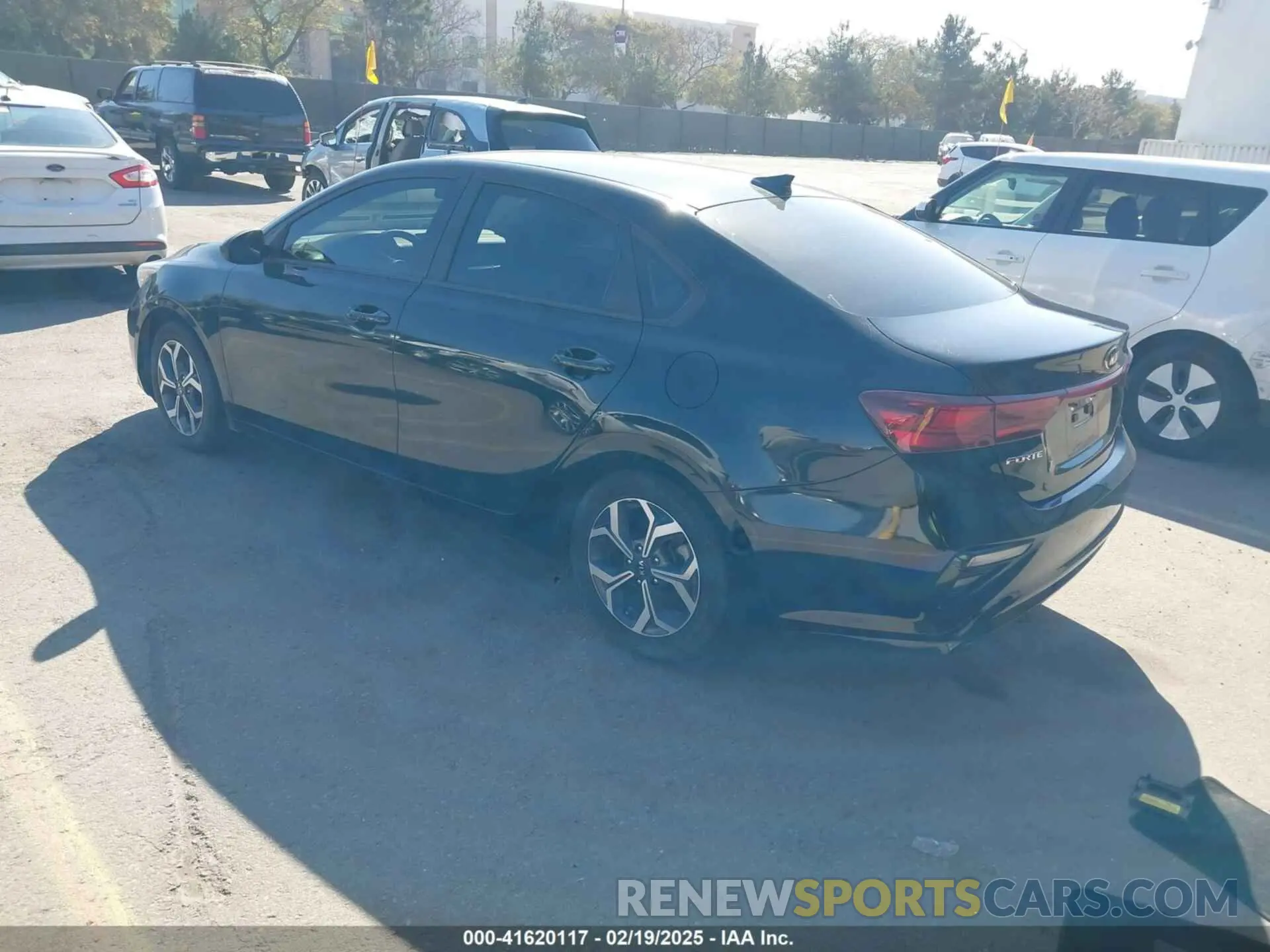 3 Фотография поврежденного автомобиля 3KPF24AD7LE228683 KIA FORTE 2020