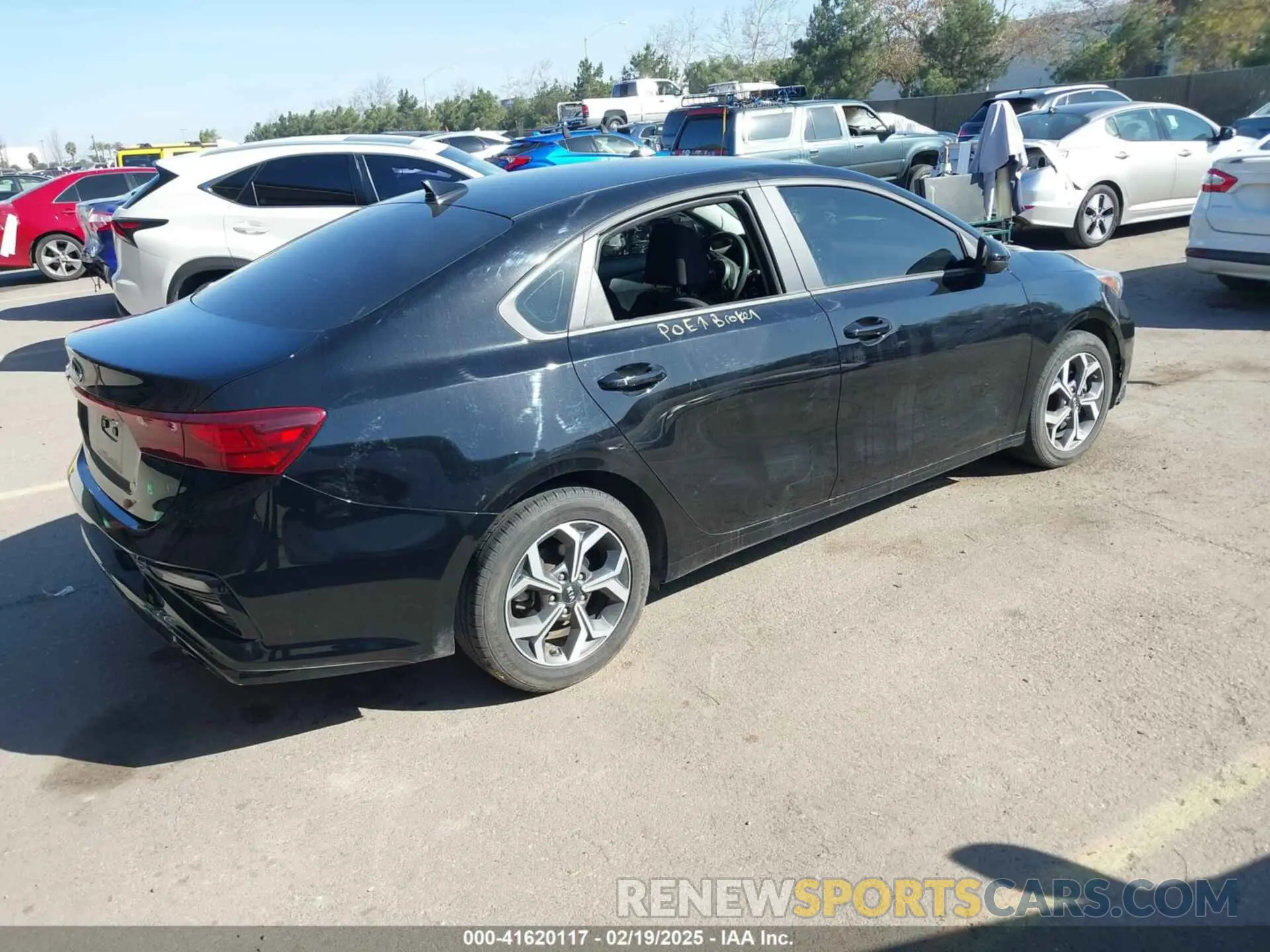4 Фотография поврежденного автомобиля 3KPF24AD7LE228683 KIA FORTE 2020