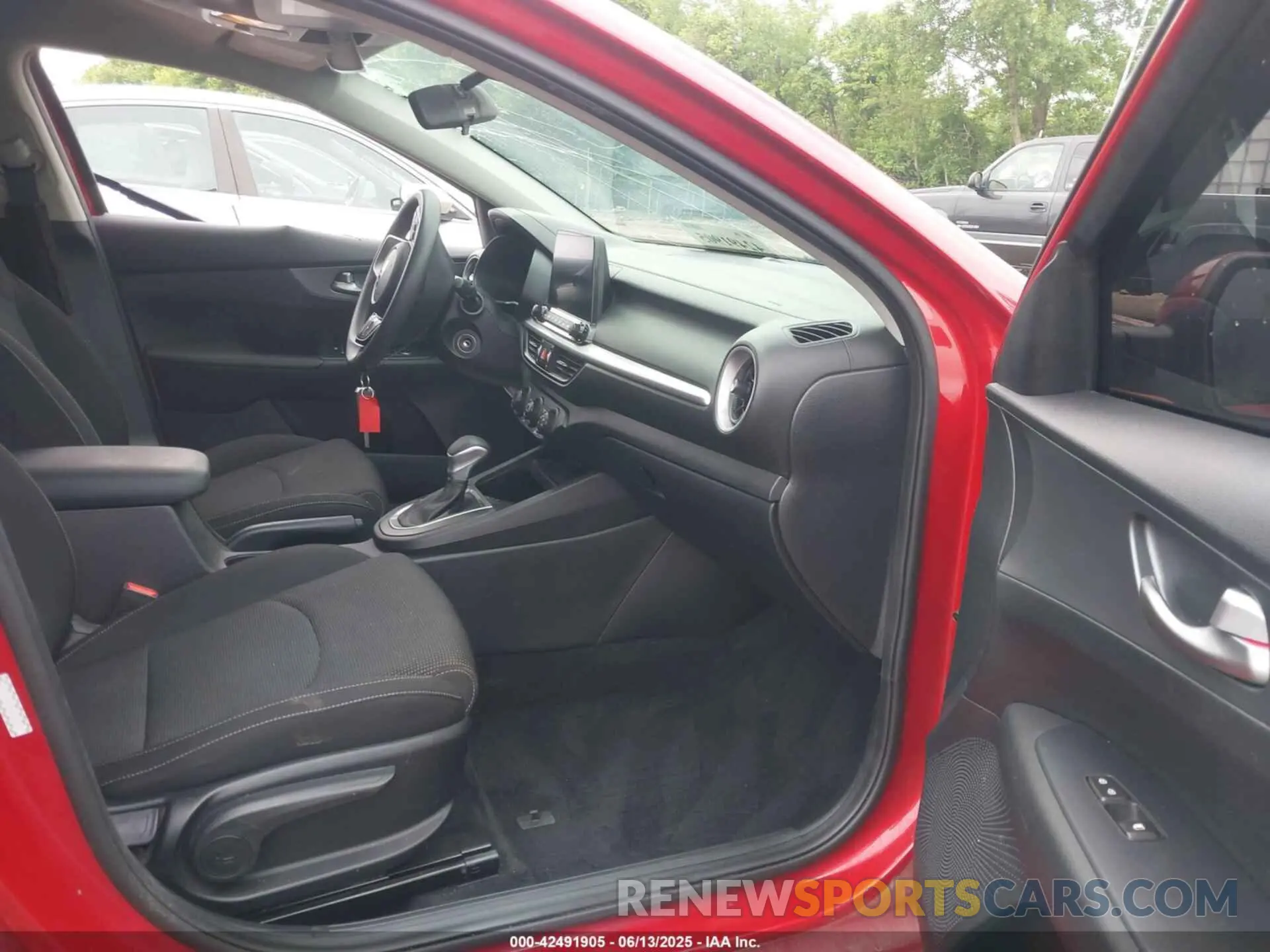 5 Photograph of a damaged car 3KPF24AD7LE260940 KIA FORTE 2020