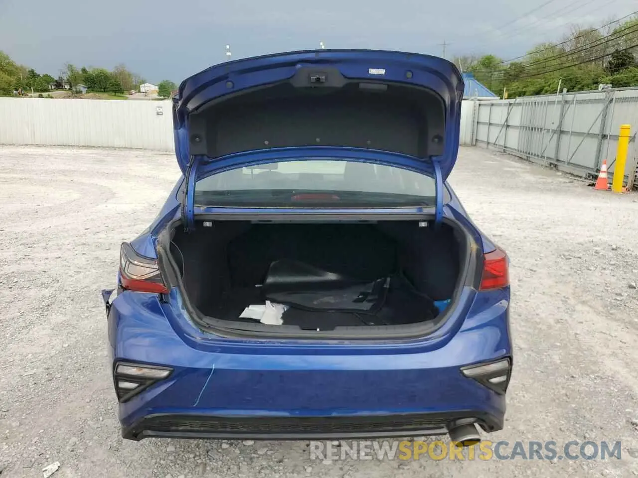 6 Photograph of a damaged car 3KPF24AD8LE163228 KIA FORTE 2020