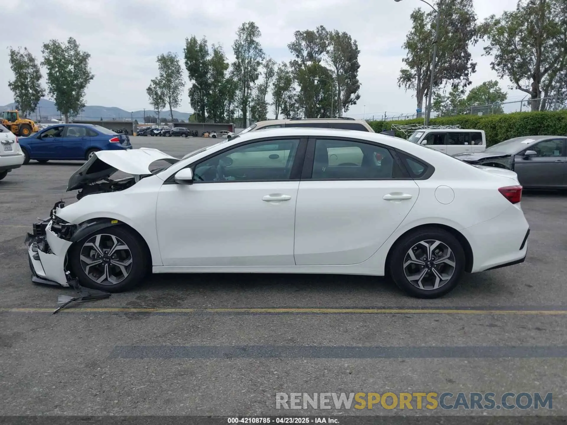 14 Photograph of a damaged car 3KPF24AD8LE185214 KIA FORTE 2020