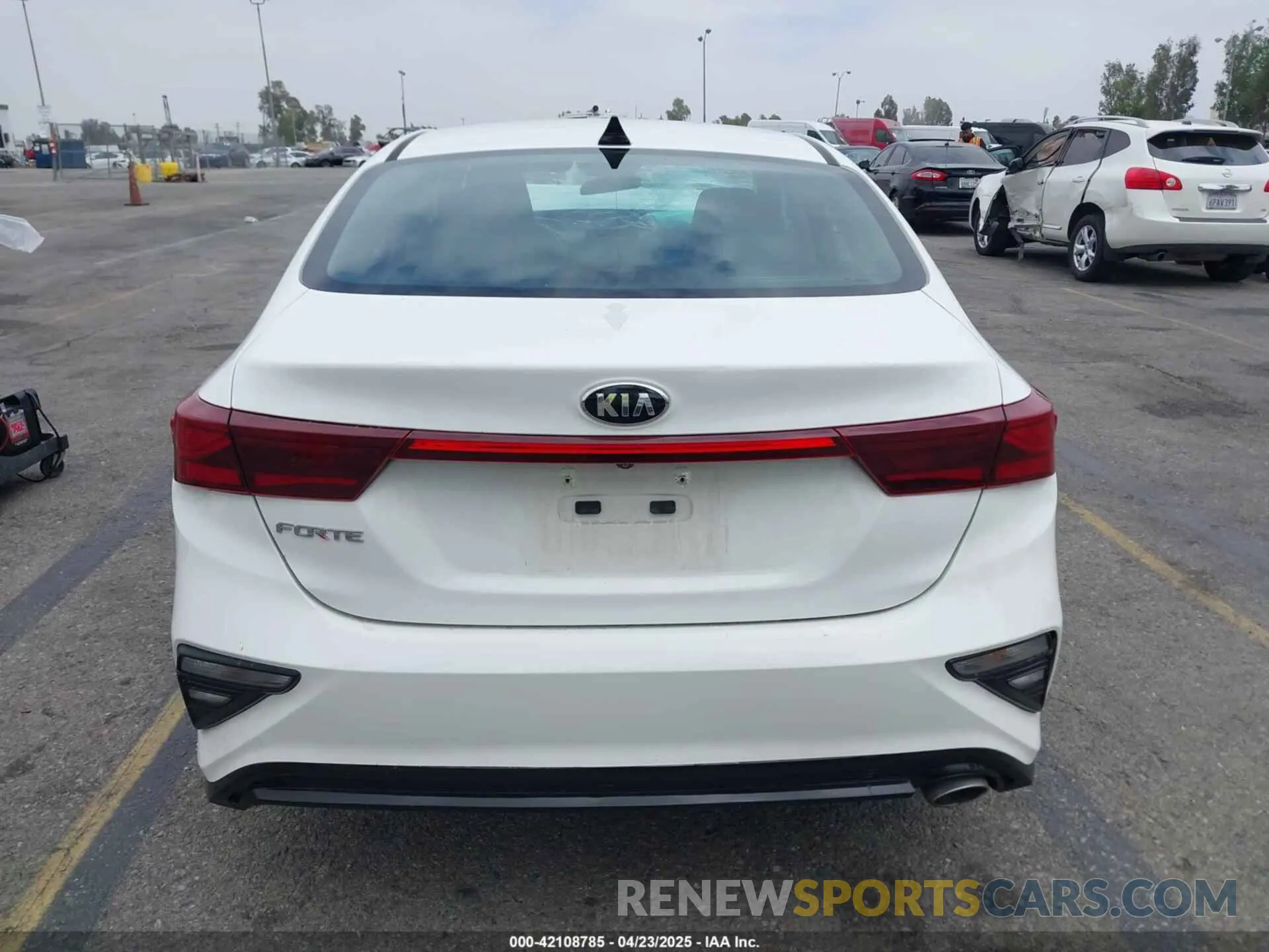 16 Photograph of a damaged car 3KPF24AD8LE185214 KIA FORTE 2020