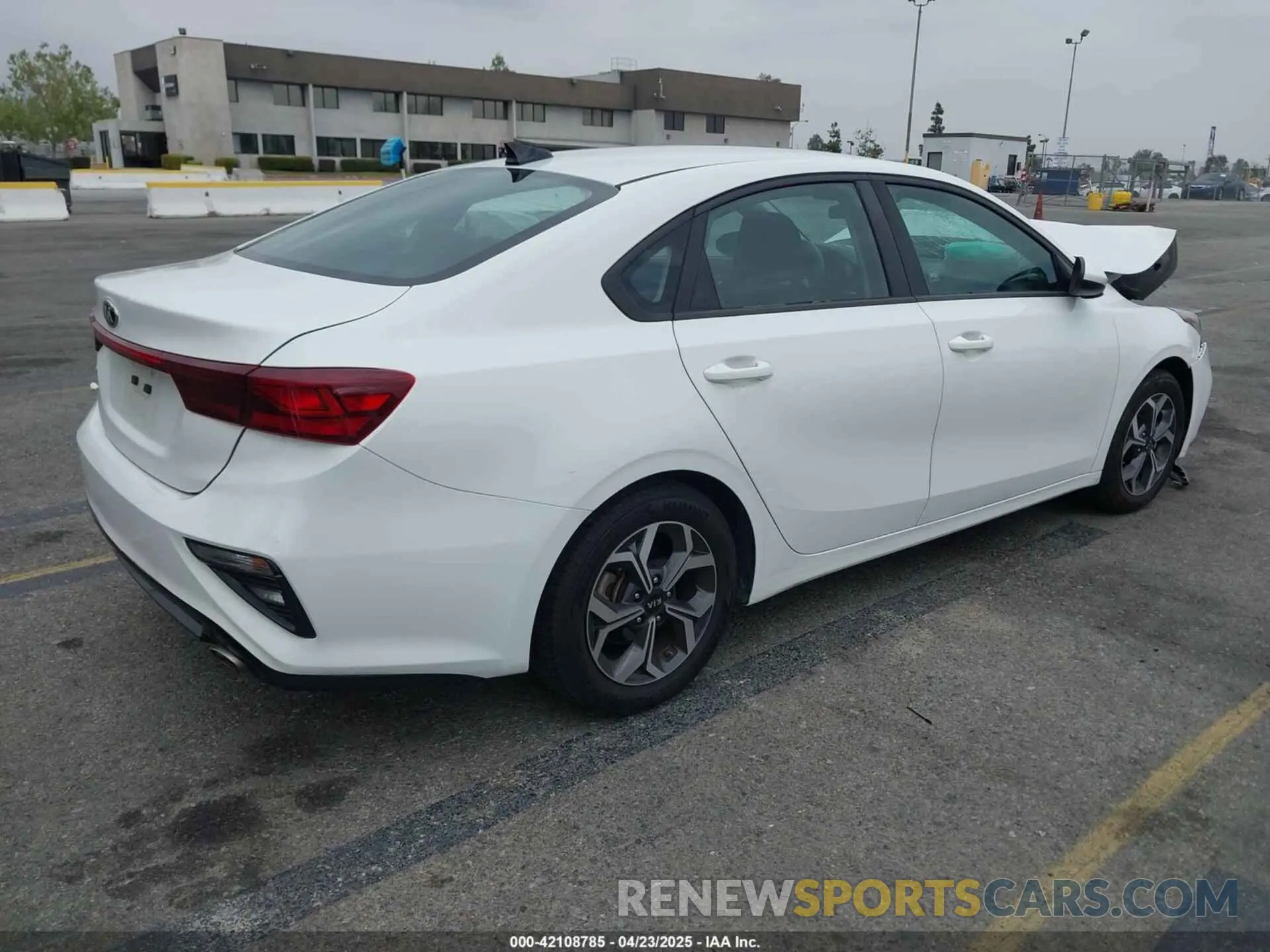 4 Photograph of a damaged car 3KPF24AD8LE185214 KIA FORTE 2020