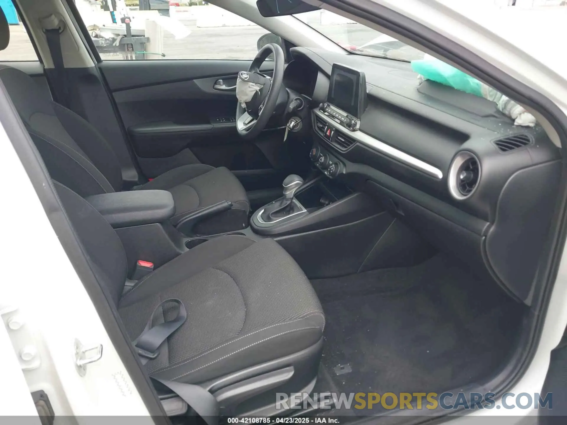 5 Photograph of a damaged car 3KPF24AD8LE185214 KIA FORTE 2020