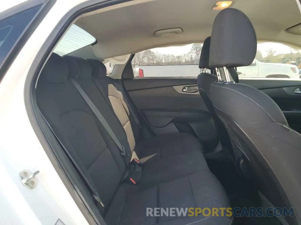 10 Фотография поврежденного автомобиля 3KPF24AD8LE185388 KIA FORTE 2020