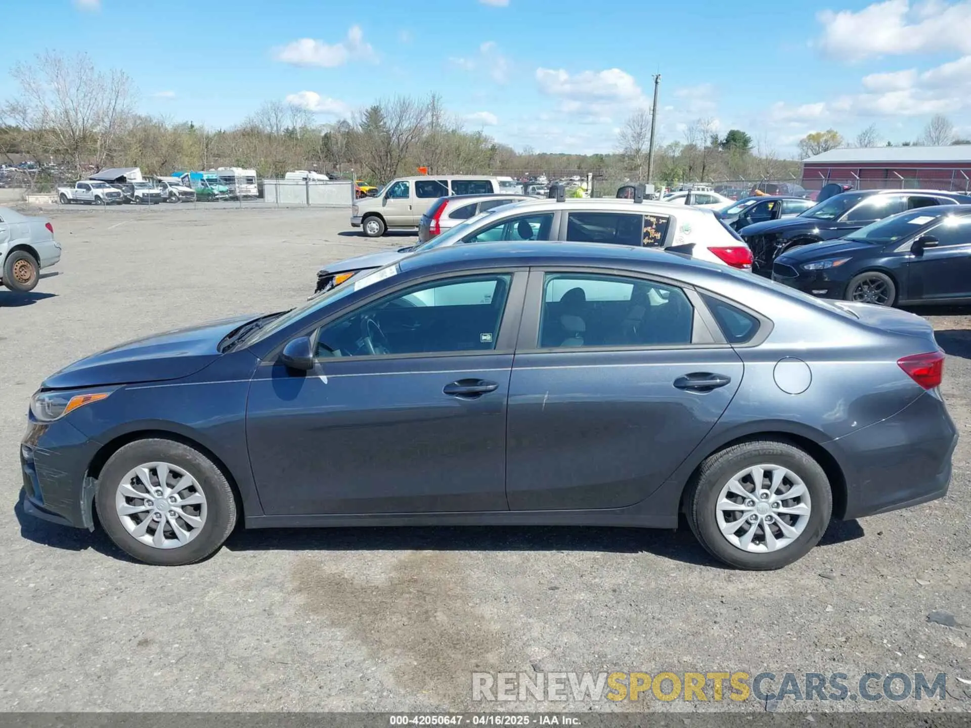 13 Photograph of a damaged car 3KPF24AD8LE225114 KIA FORTE 2020