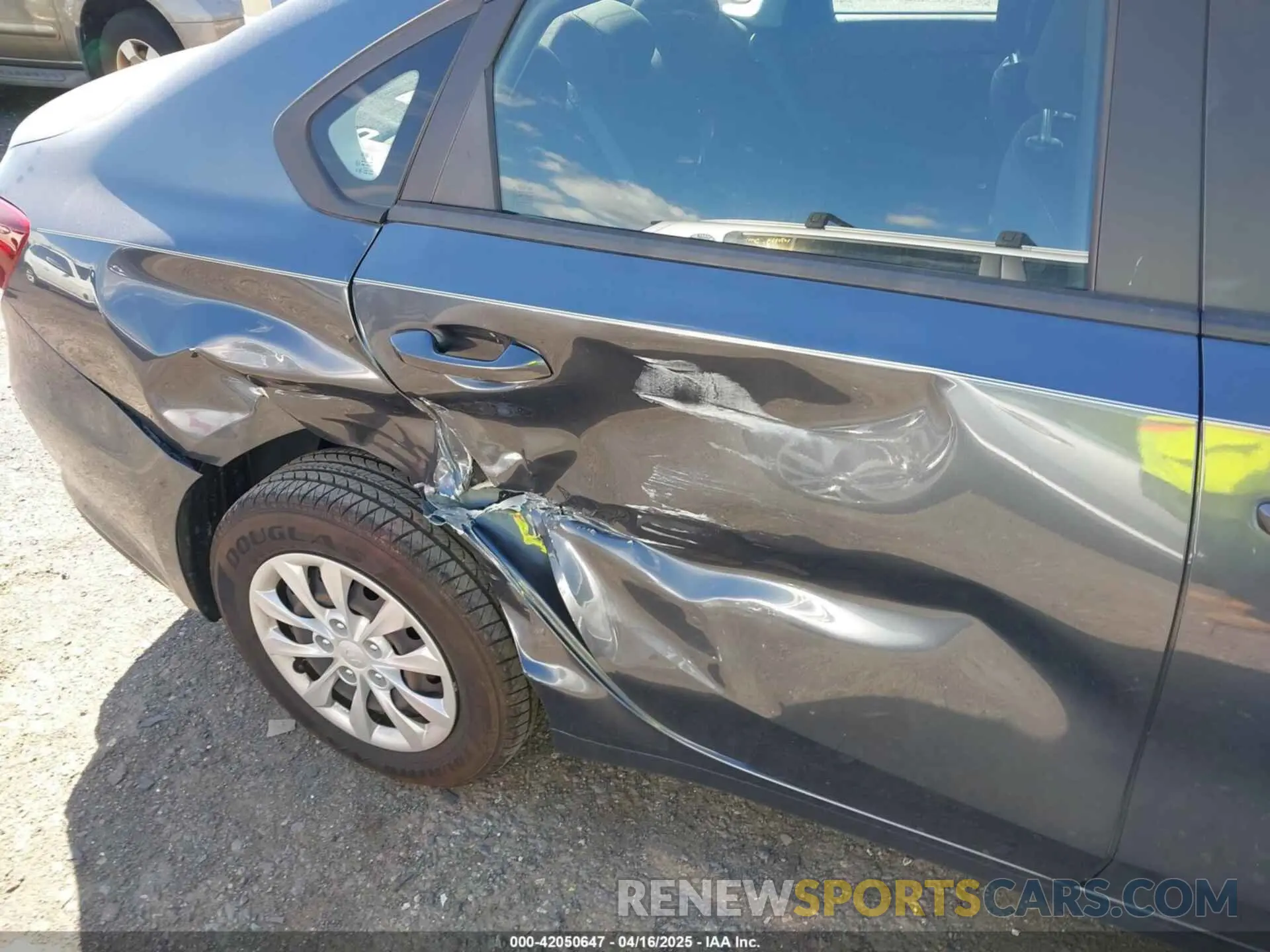 6 Photograph of a damaged car 3KPF24AD8LE225114 KIA FORTE 2020