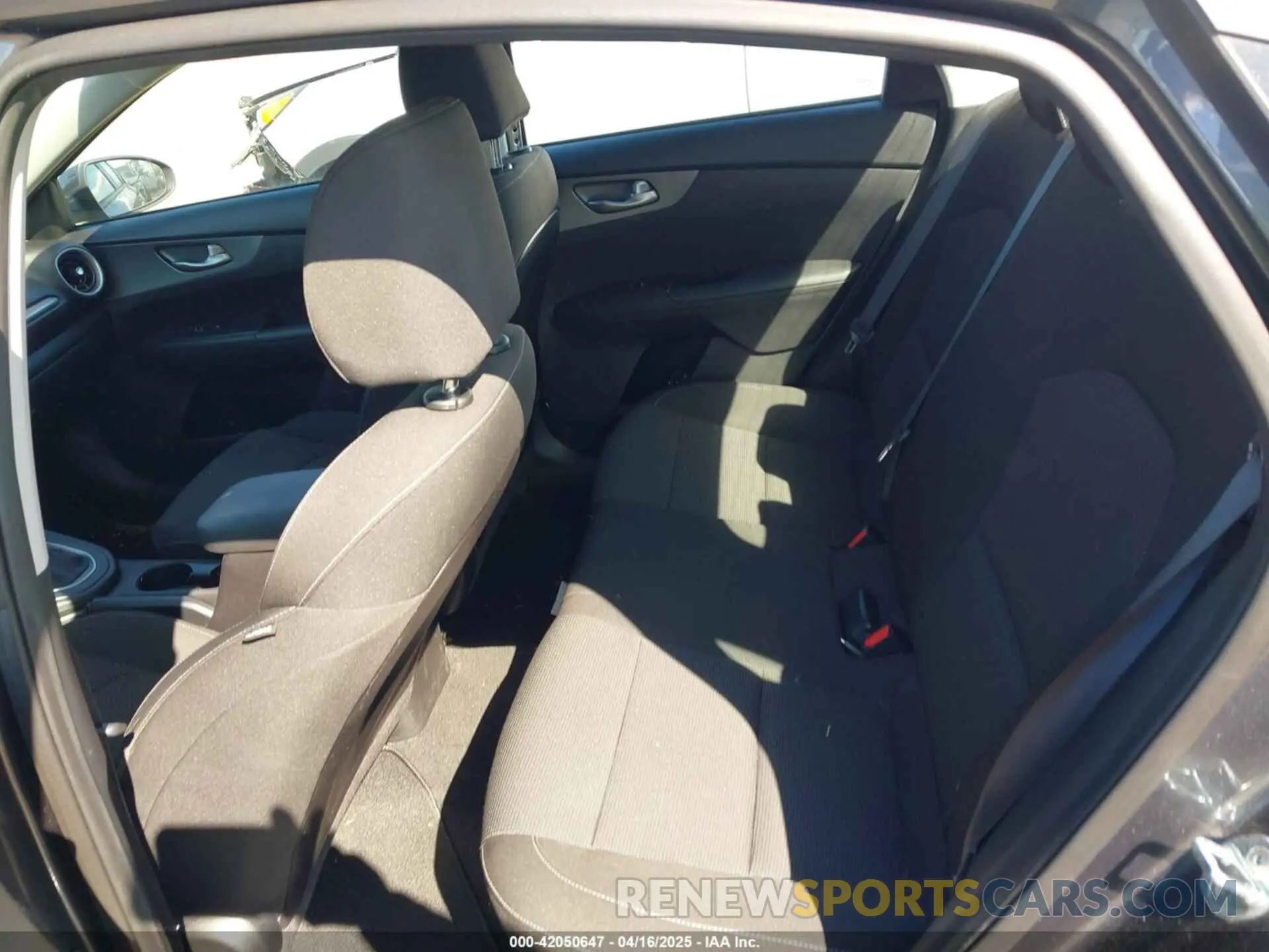 8 Photograph of a damaged car 3KPF24AD8LE225114 KIA FORTE 2020