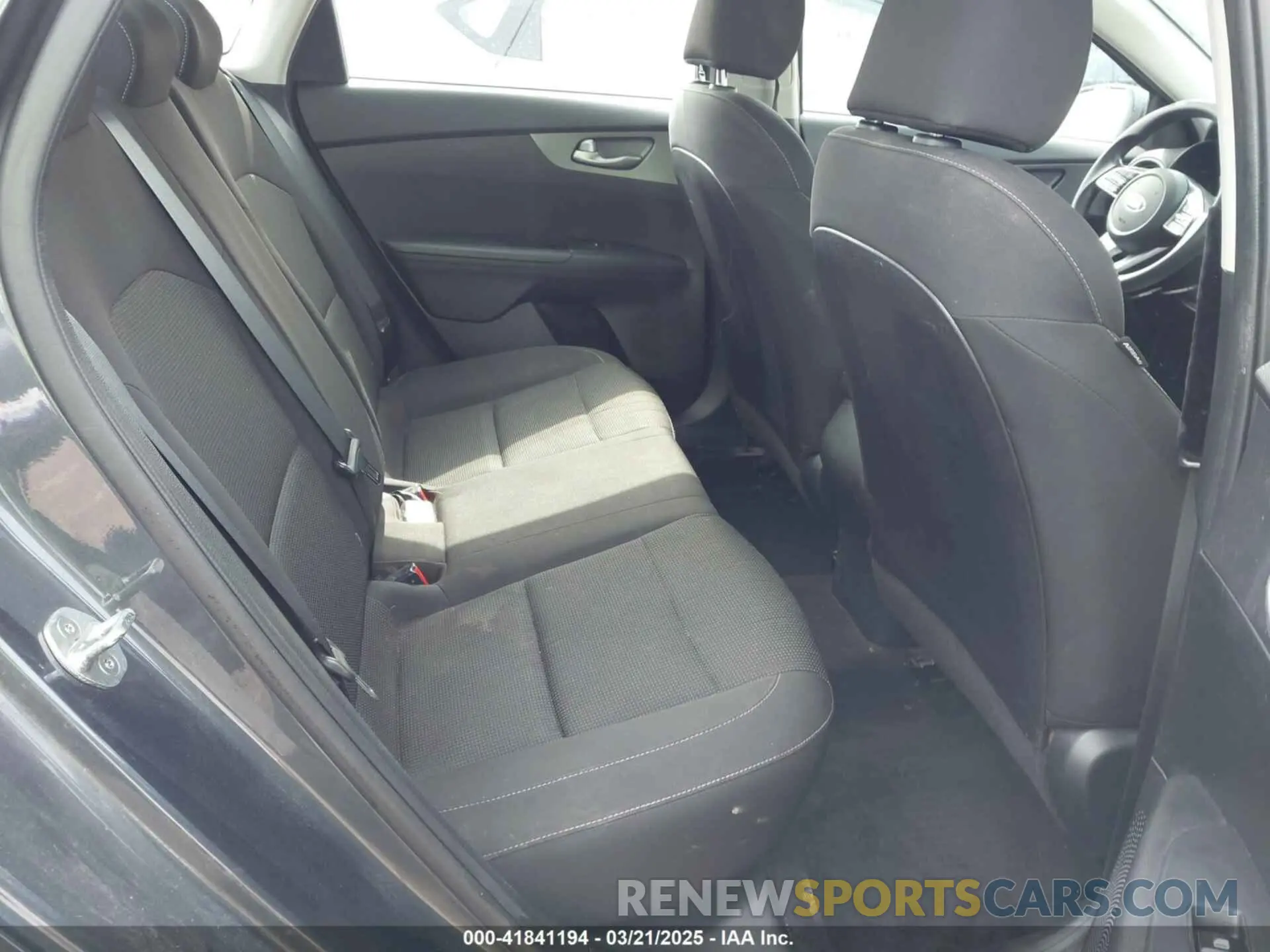8 Фотография поврежденного автомобиля 3KPF24AD8LE235951 KIA FORTE 2020