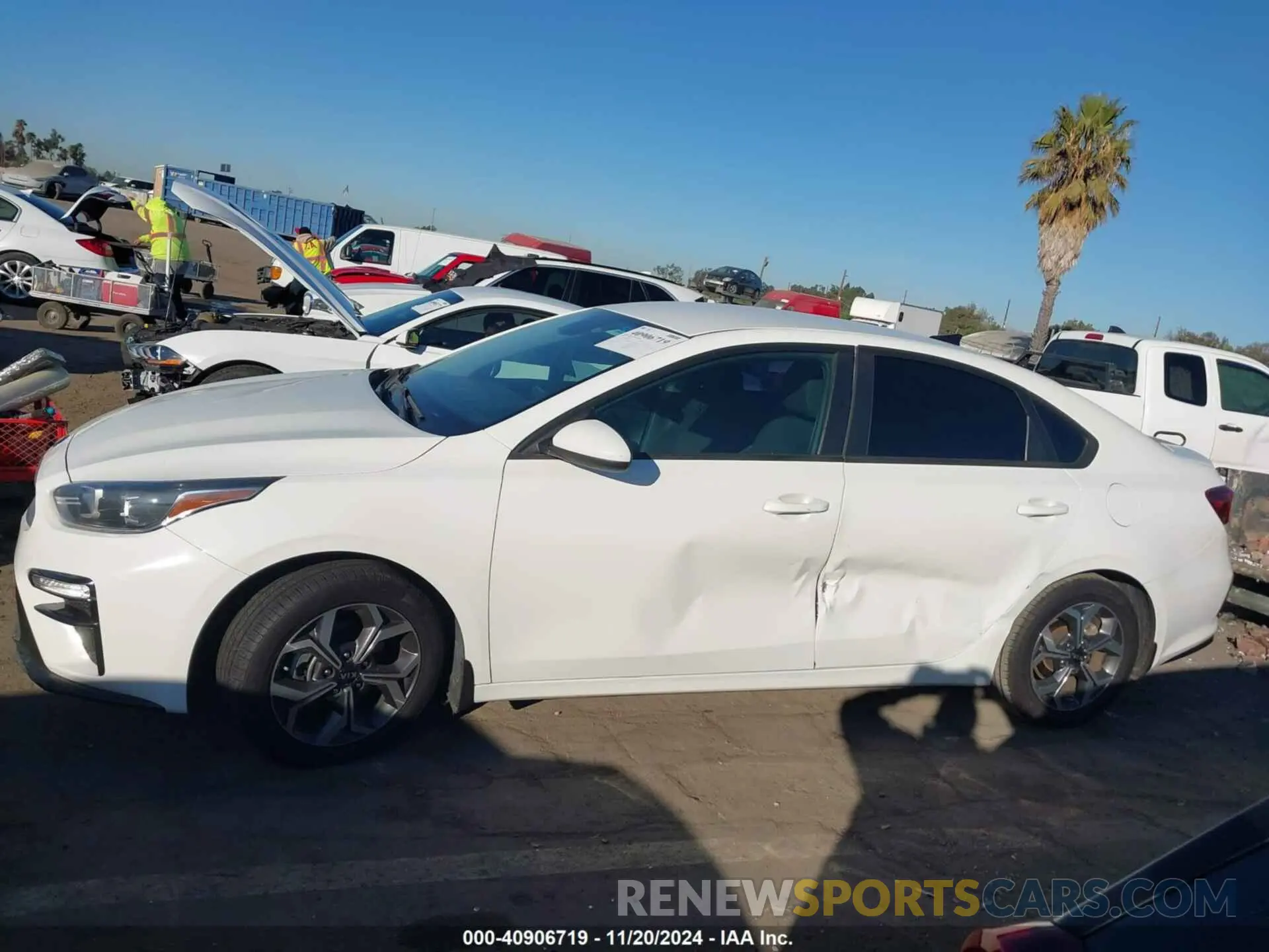 14 Photograph of a damaged car 3KPF24AD8LE246822 KIA FORTE 2020