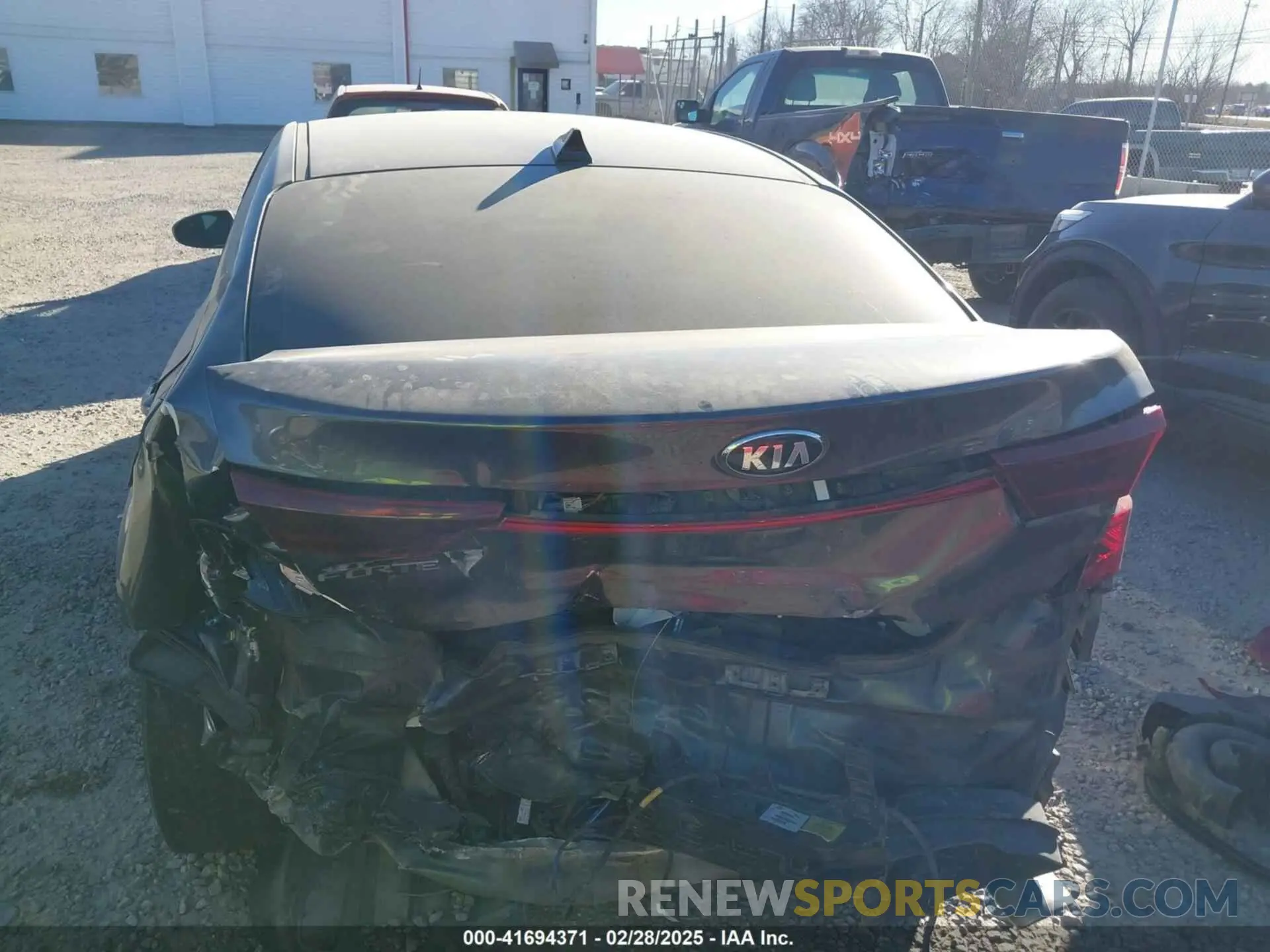 17 Photograph of a damaged car 3KPF24AD9LE140993 KIA FORTE 2020