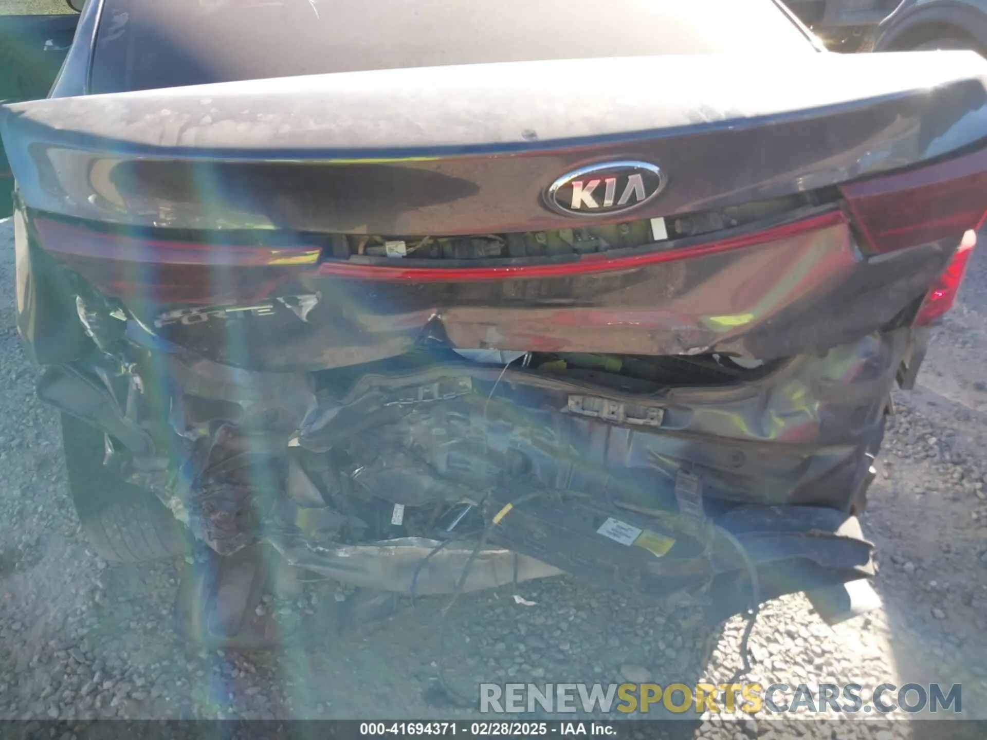 6 Photograph of a damaged car 3KPF24AD9LE140993 KIA FORTE 2020