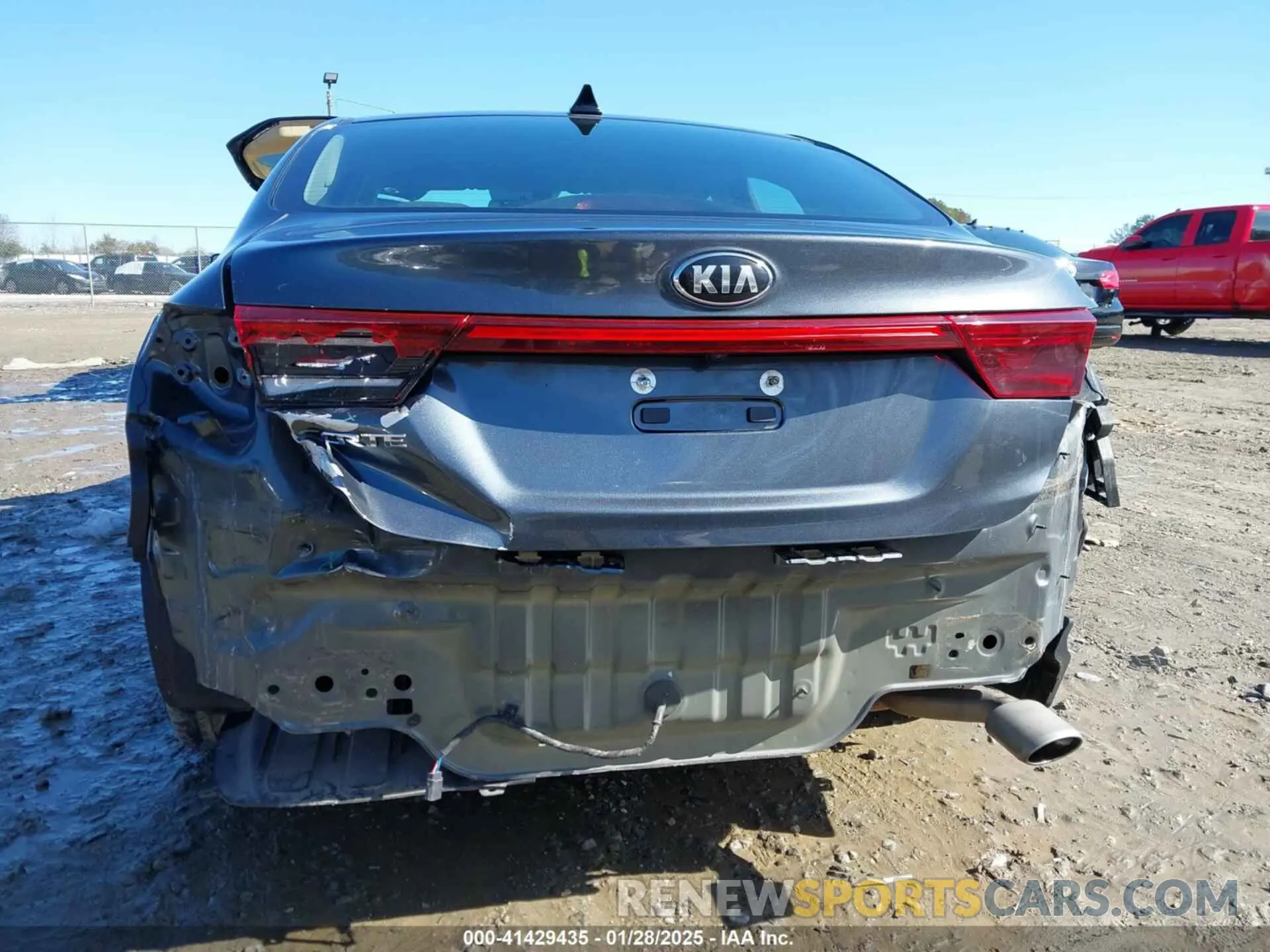 6 Фотография поврежденного автомобиля 3KPF24AD9LE142503 KIA FORTE 2020