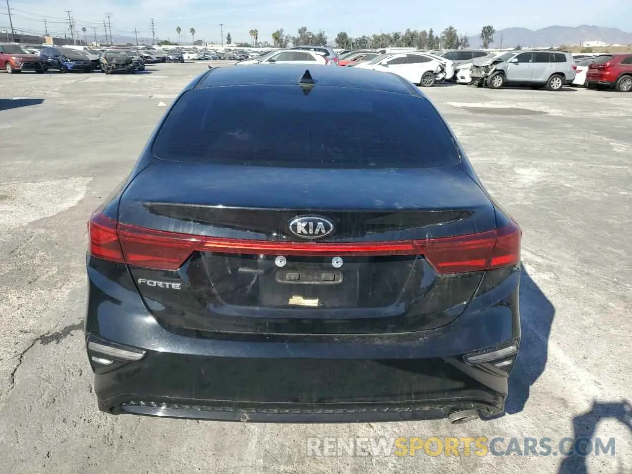 6 Photograph of a damaged car 3KPF24AD9LE150794 KIA FORTE 2020