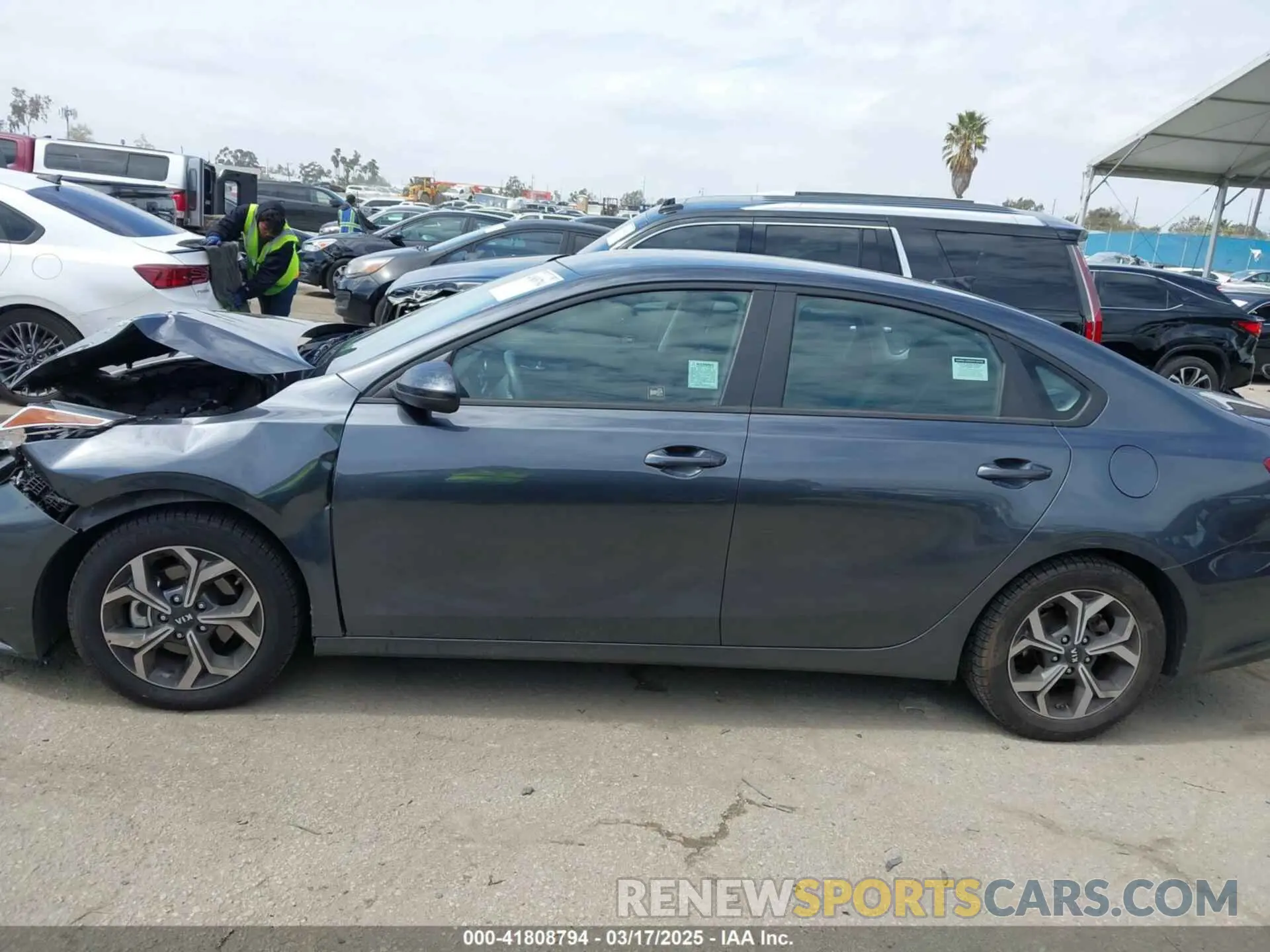 14 Photograph of a damaged car 3KPF24AD9LE165263 KIA FORTE 2020
