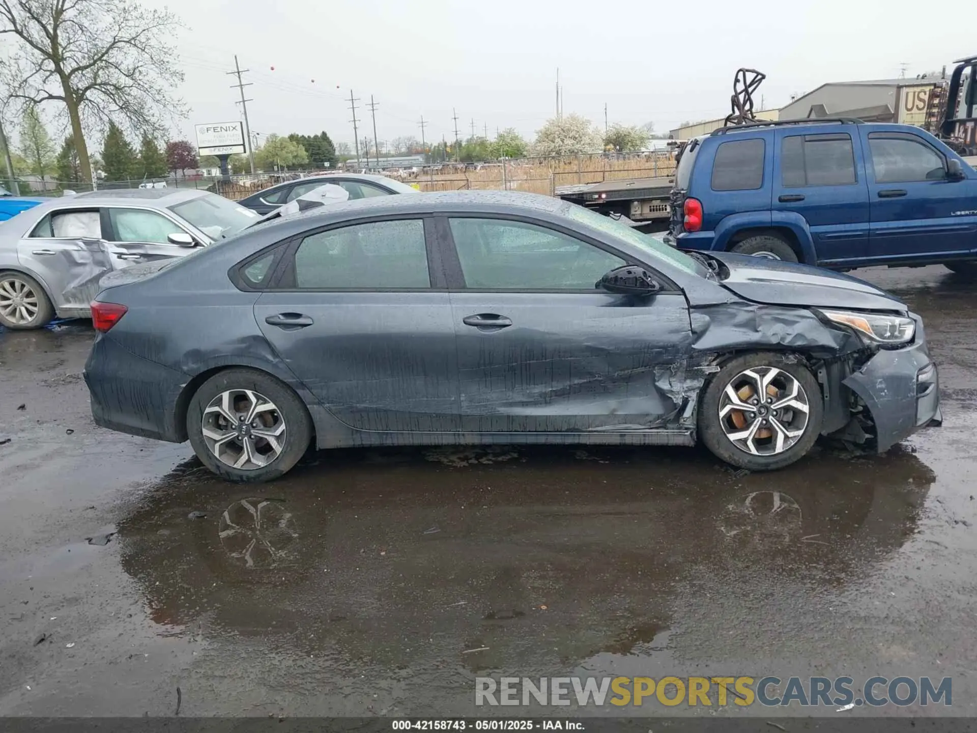 13 Photograph of a damaged car 3KPF24AD9LE187814 KIA FORTE 2020