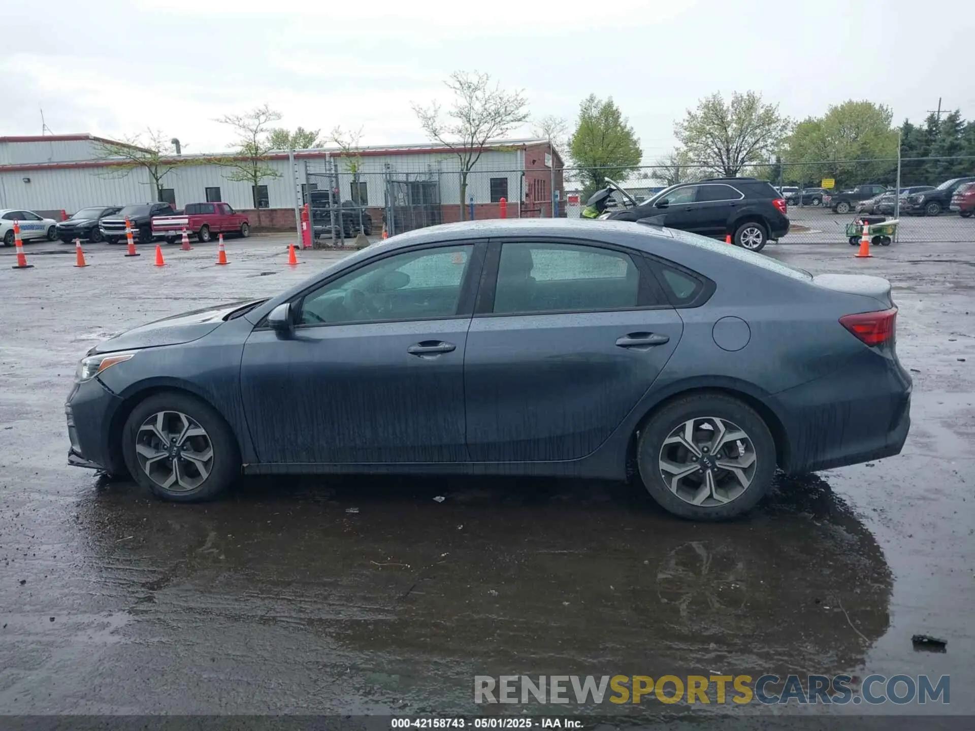 14 Photograph of a damaged car 3KPF24AD9LE187814 KIA FORTE 2020