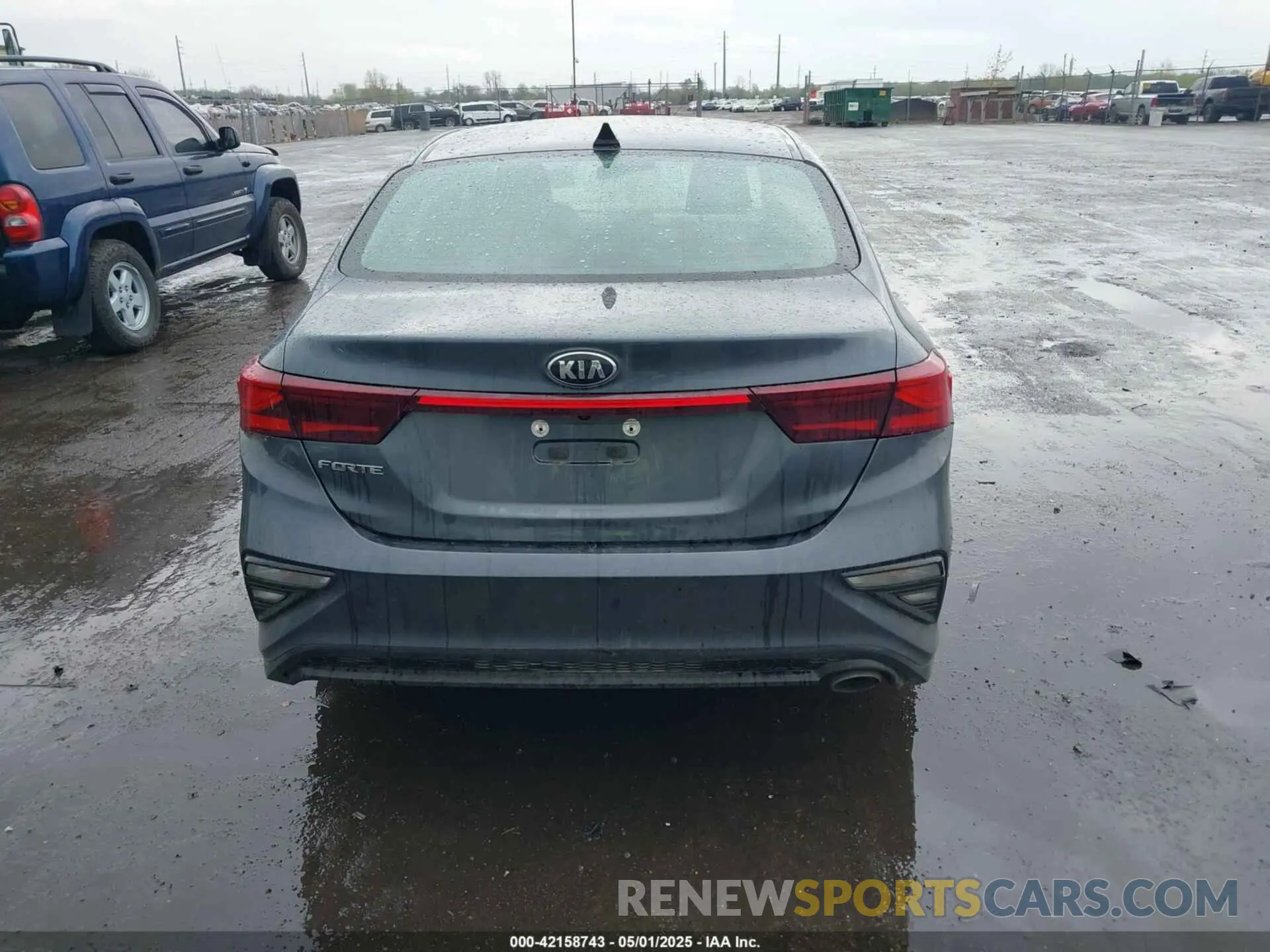 16 Photograph of a damaged car 3KPF24AD9LE187814 KIA FORTE 2020