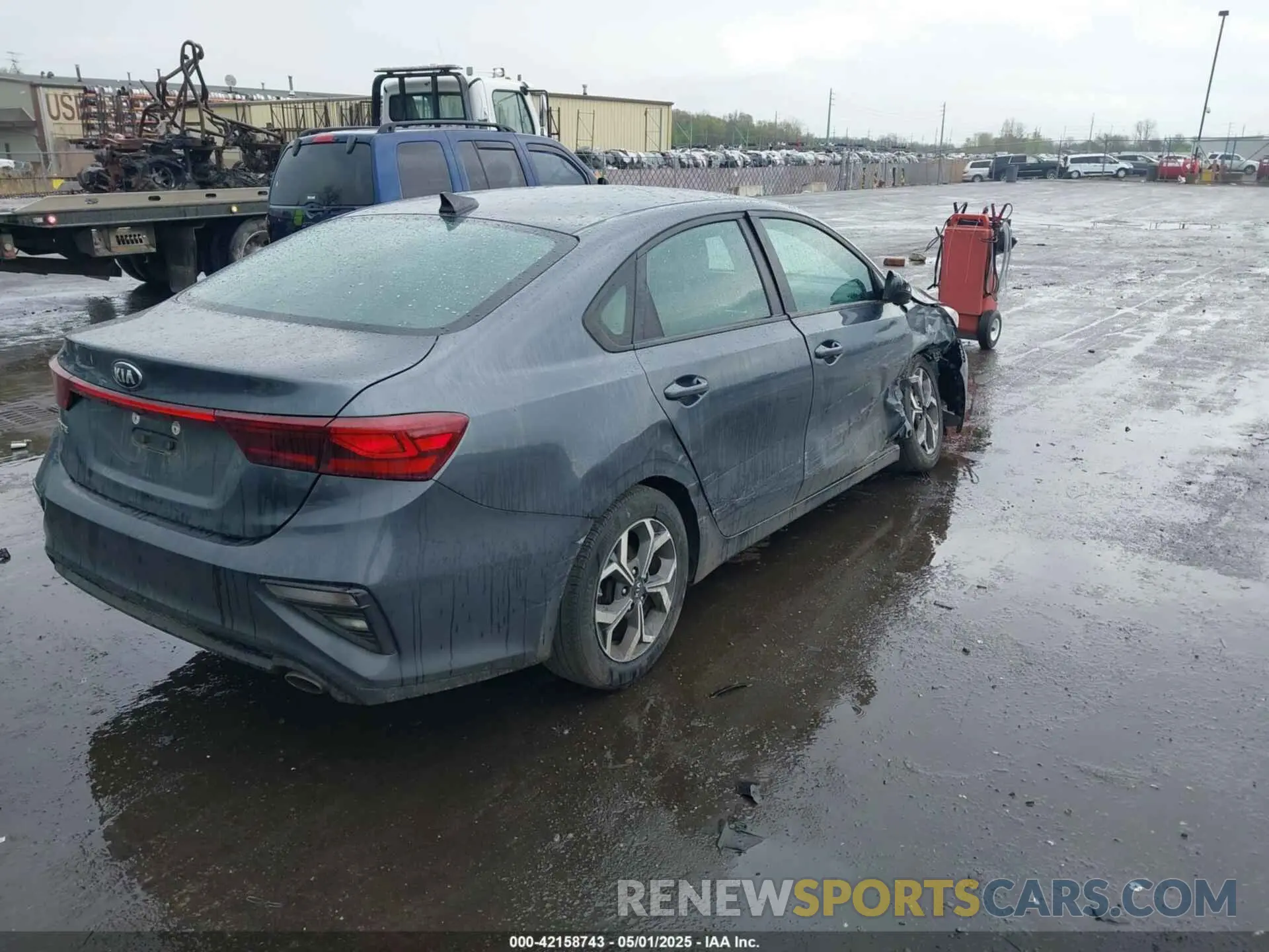 4 Photograph of a damaged car 3KPF24AD9LE187814 KIA FORTE 2020