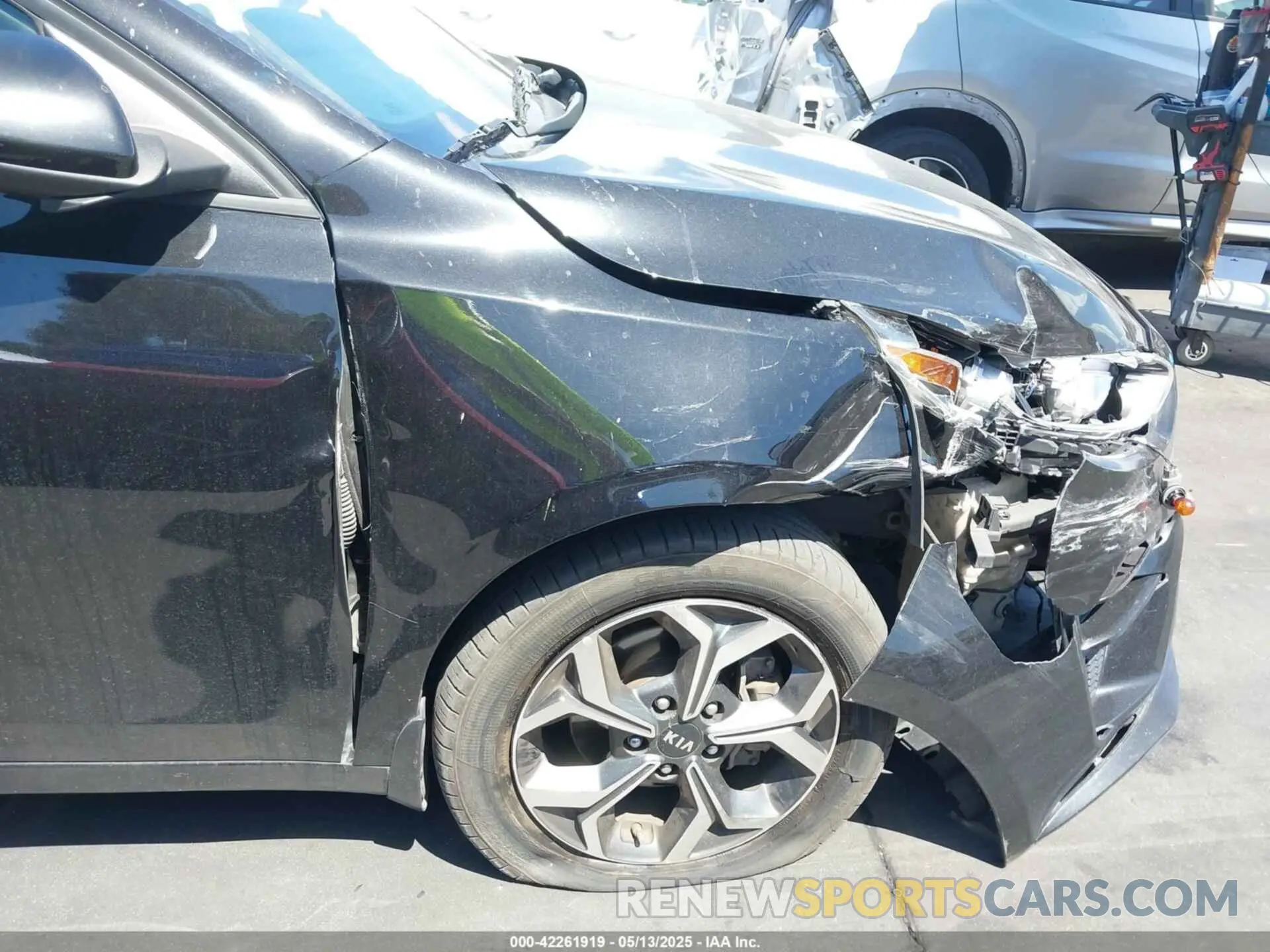 18 Photograph of a damaged car 3KPF24AD9LE250832 KIA FORTE 2020