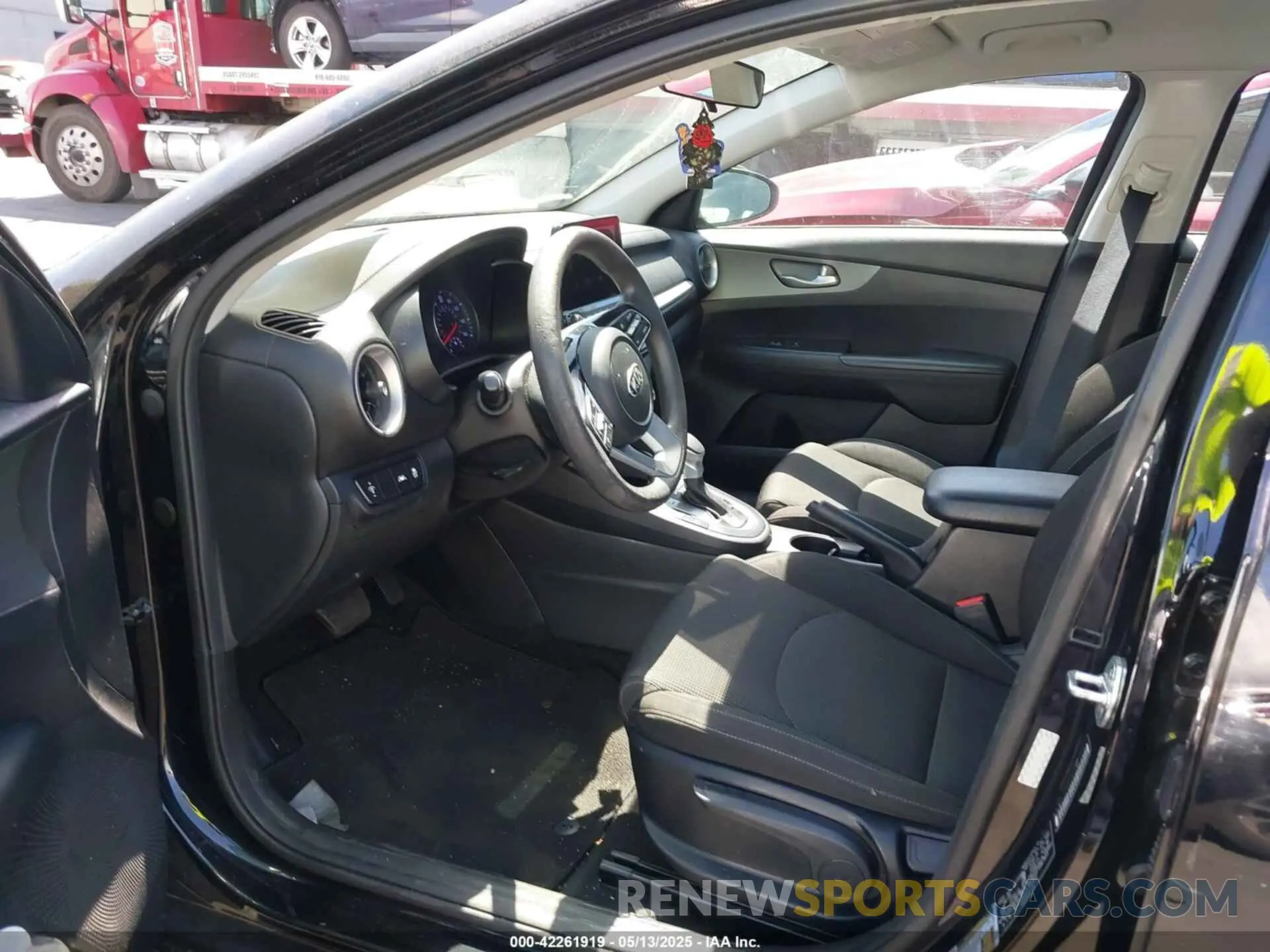 19 Photograph of a damaged car 3KPF24AD9LE250832 KIA FORTE 2020