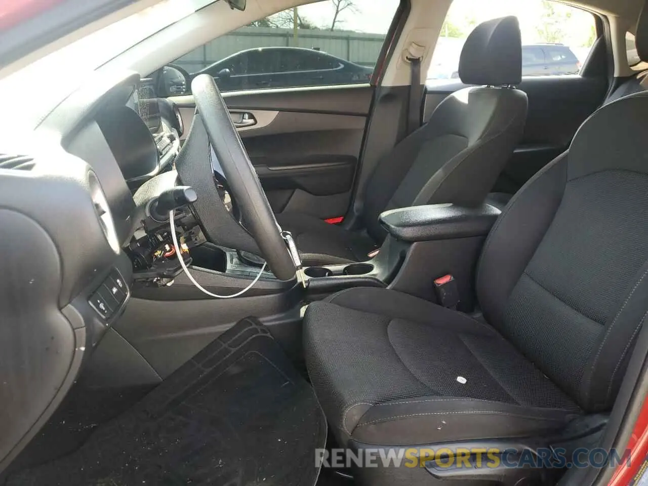 7 Photograph of a damaged car 3KPF24ADXLE143854 KIA FORTE 2020