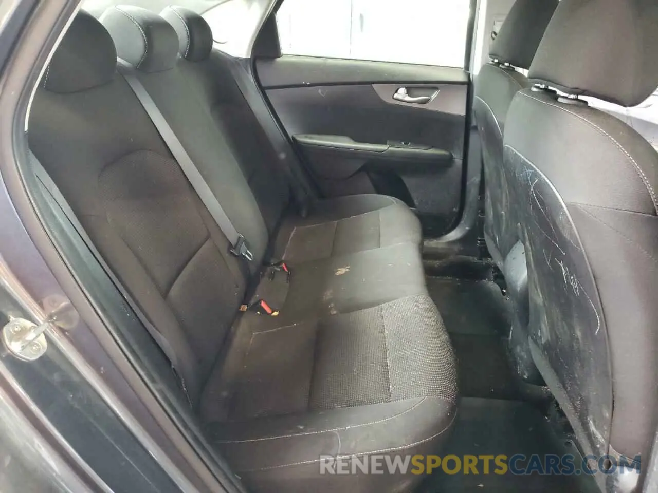 10 Photograph of a damaged car 3KPF24ADXLE203647 KIA FORTE 2020