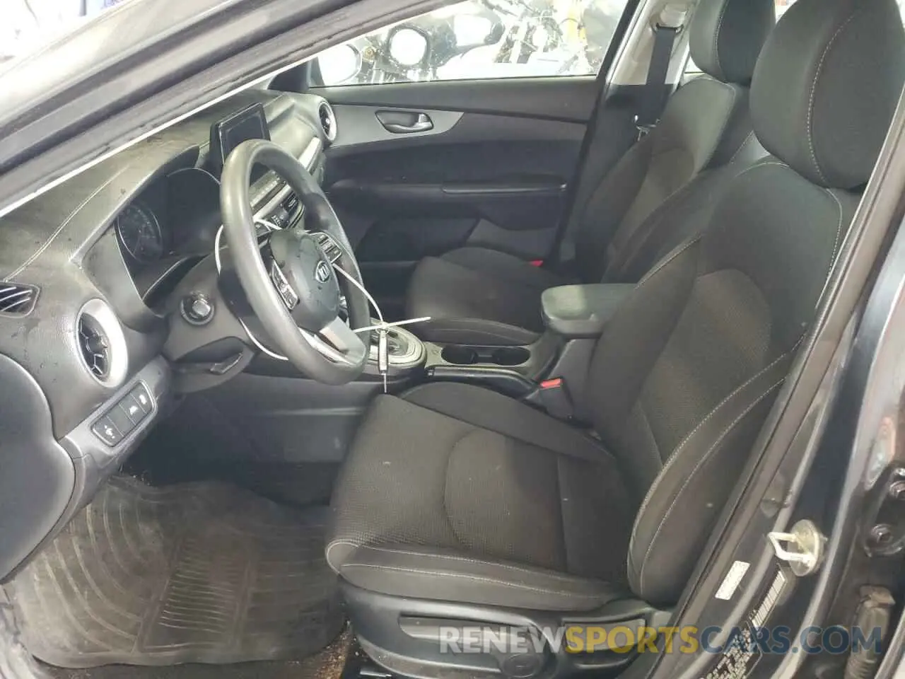 7 Photograph of a damaged car 3KPF24ADXLE203647 KIA FORTE 2020