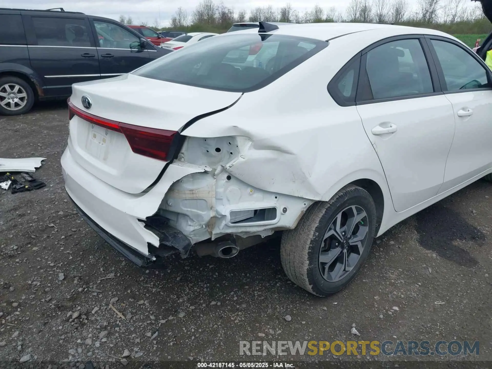 6 Photograph of a damaged car 3KPF24ADXLE245073 KIA FORTE 2020