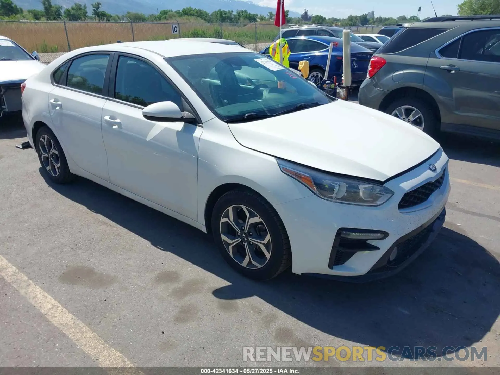 1 Photograph of a damaged car 3KPF24ADXLE245719 KIA FORTE 2020