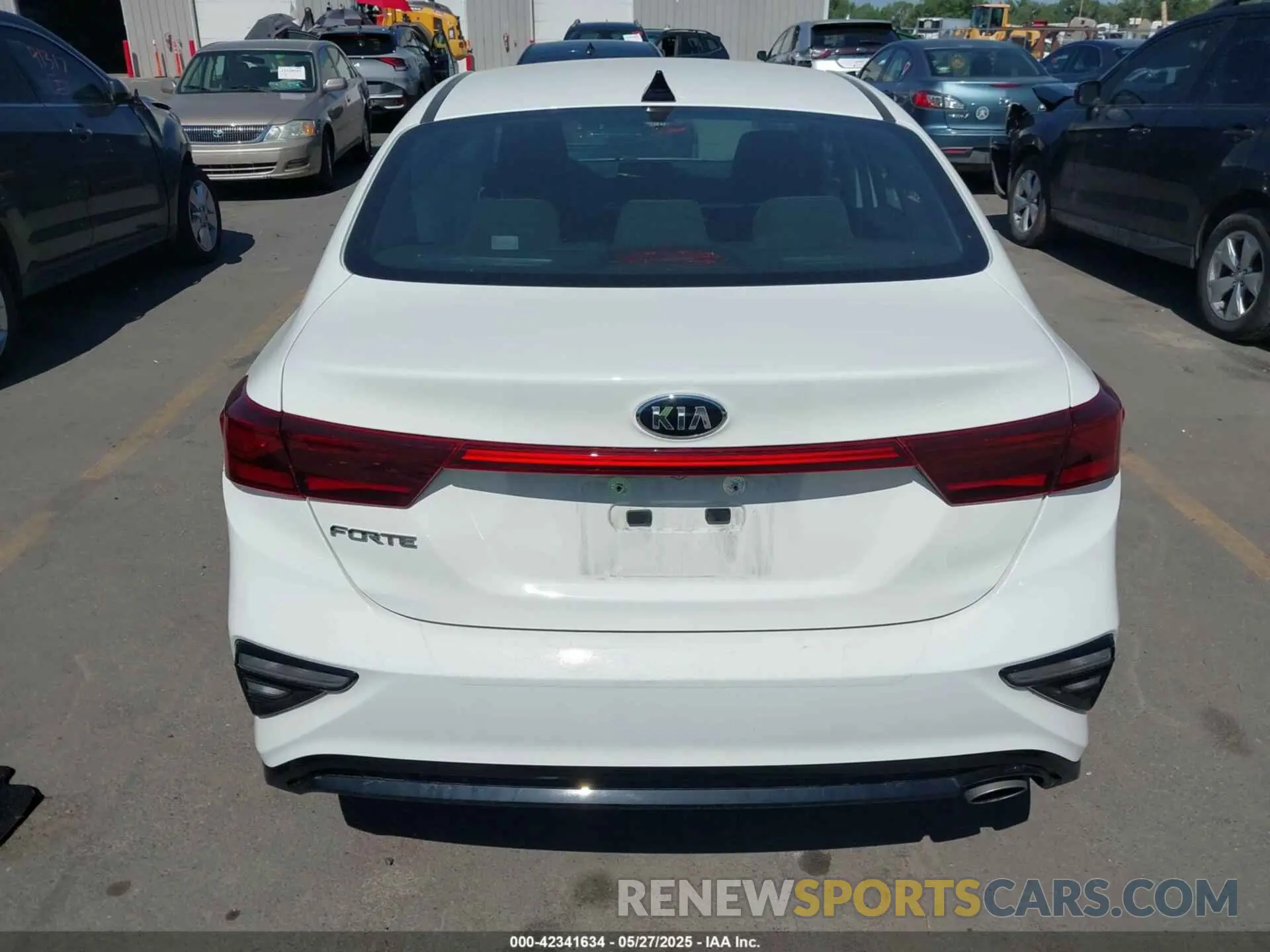 16 Photograph of a damaged car 3KPF24ADXLE245719 KIA FORTE 2020