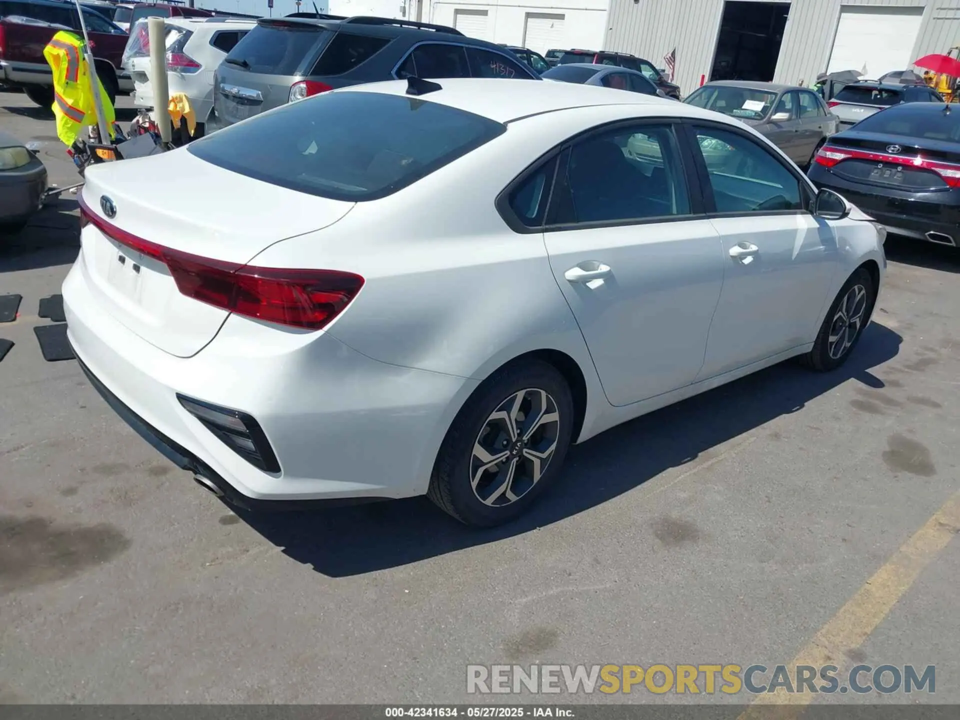 4 Photograph of a damaged car 3KPF24ADXLE245719 KIA FORTE 2020