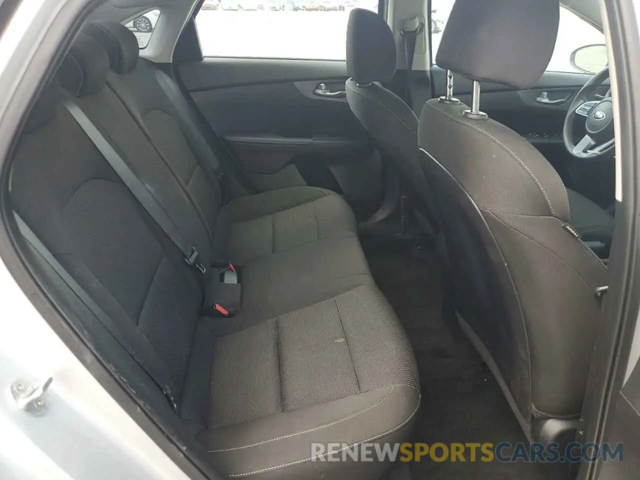 10 Фотография поврежденного автомобиля 3KPF24ADXLE252007 KIA FORTE 2020