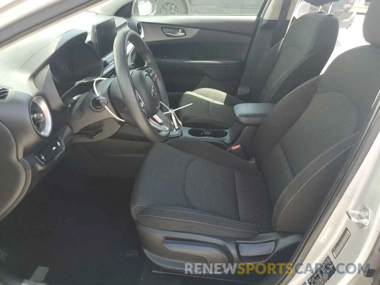 7 Фотография поврежденного автомобиля 3KPF24ADXLE252007 KIA FORTE 2020