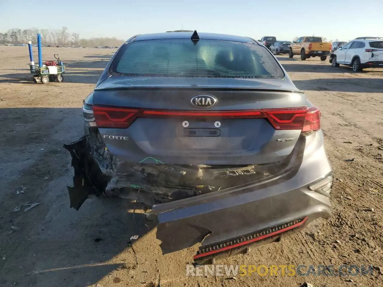 6 Фотография поврежденного автомобиля 3KPF34AD1LE229423 KIA FORTE 2020