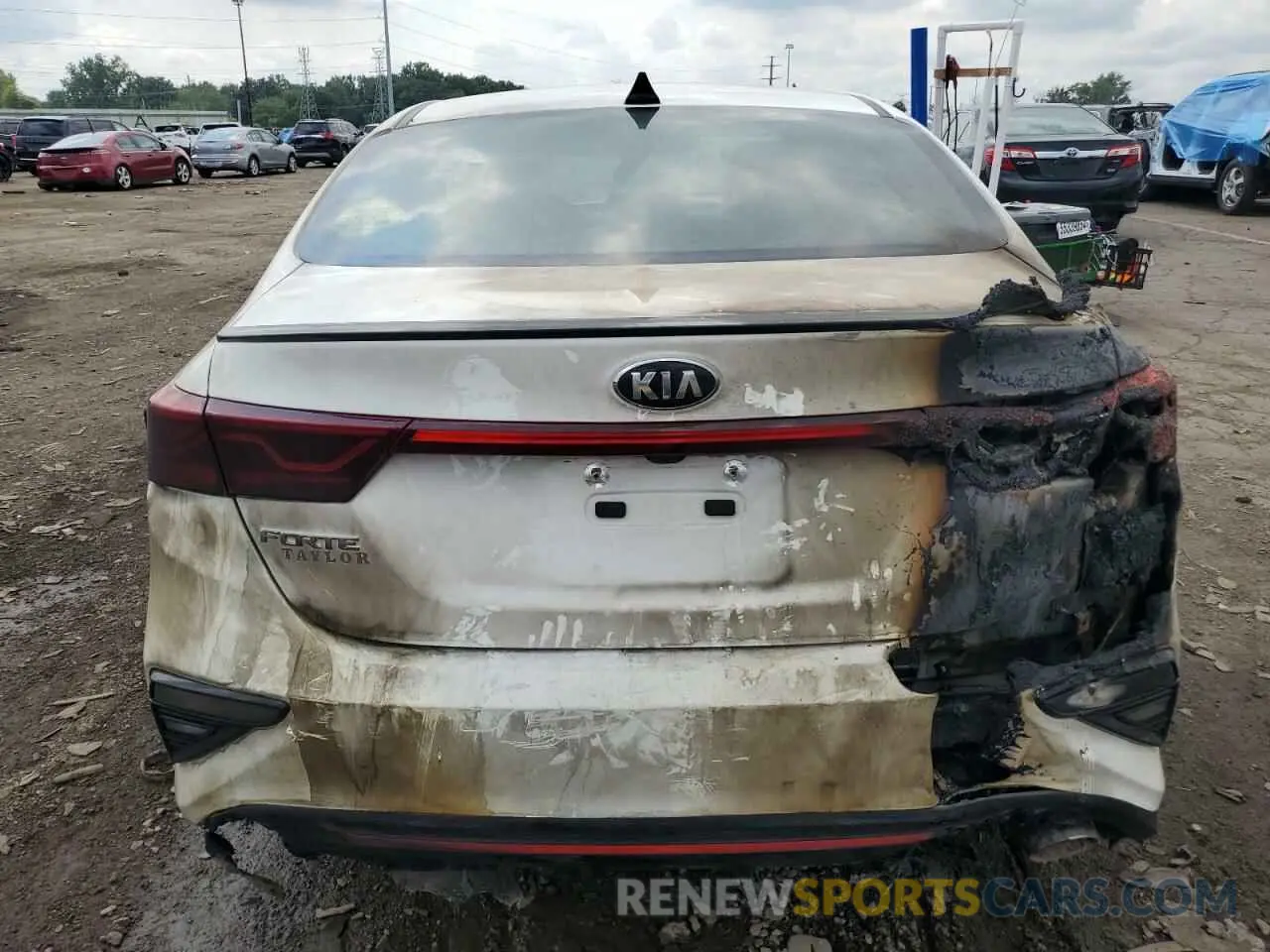 6 Photograph of a damaged car 3KPF34AD1LE256542 KIA FORTE 2020