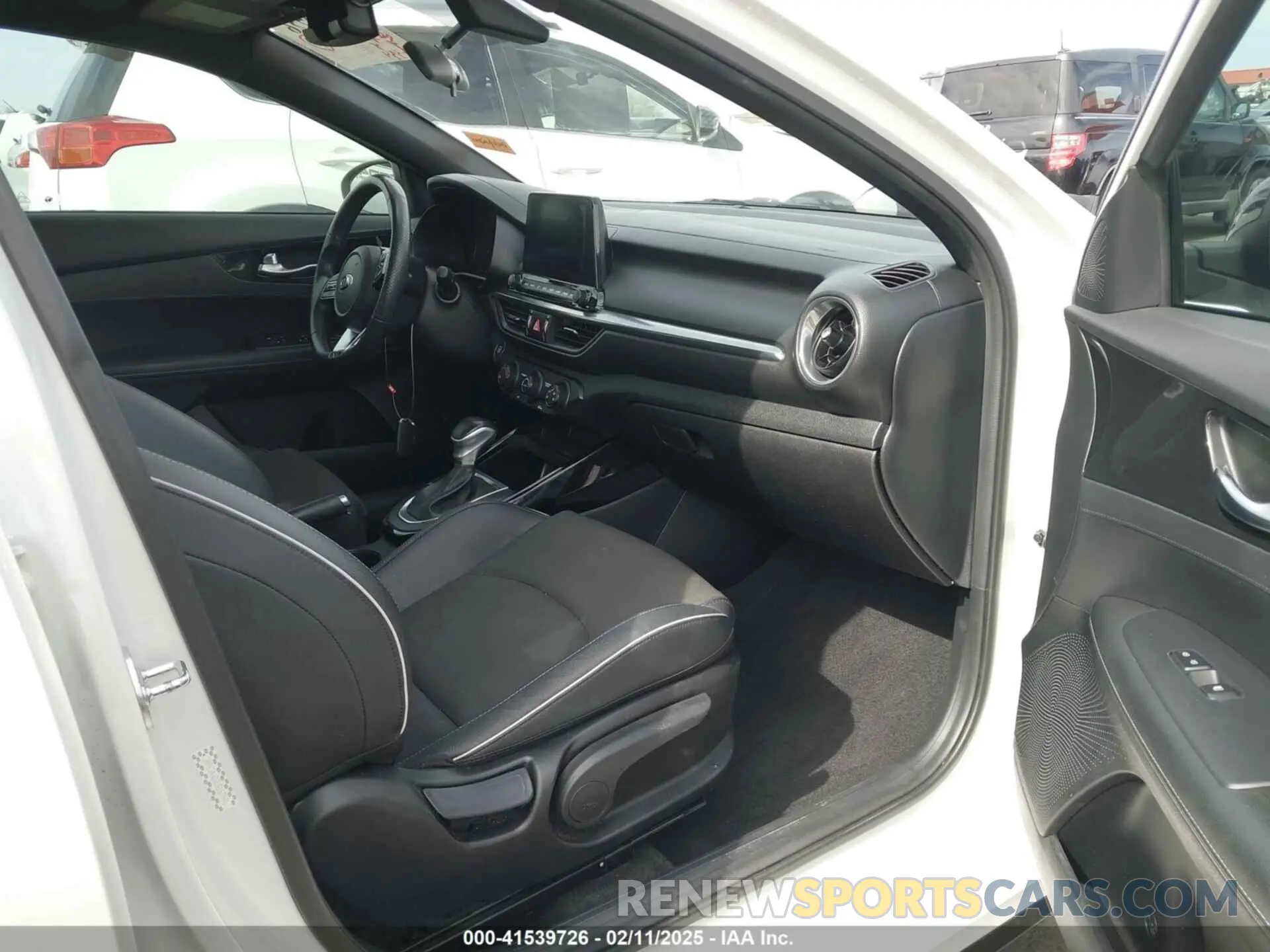 5 Photograph of a damaged car 3KPF34AD2LE157941 KIA FORTE 2020