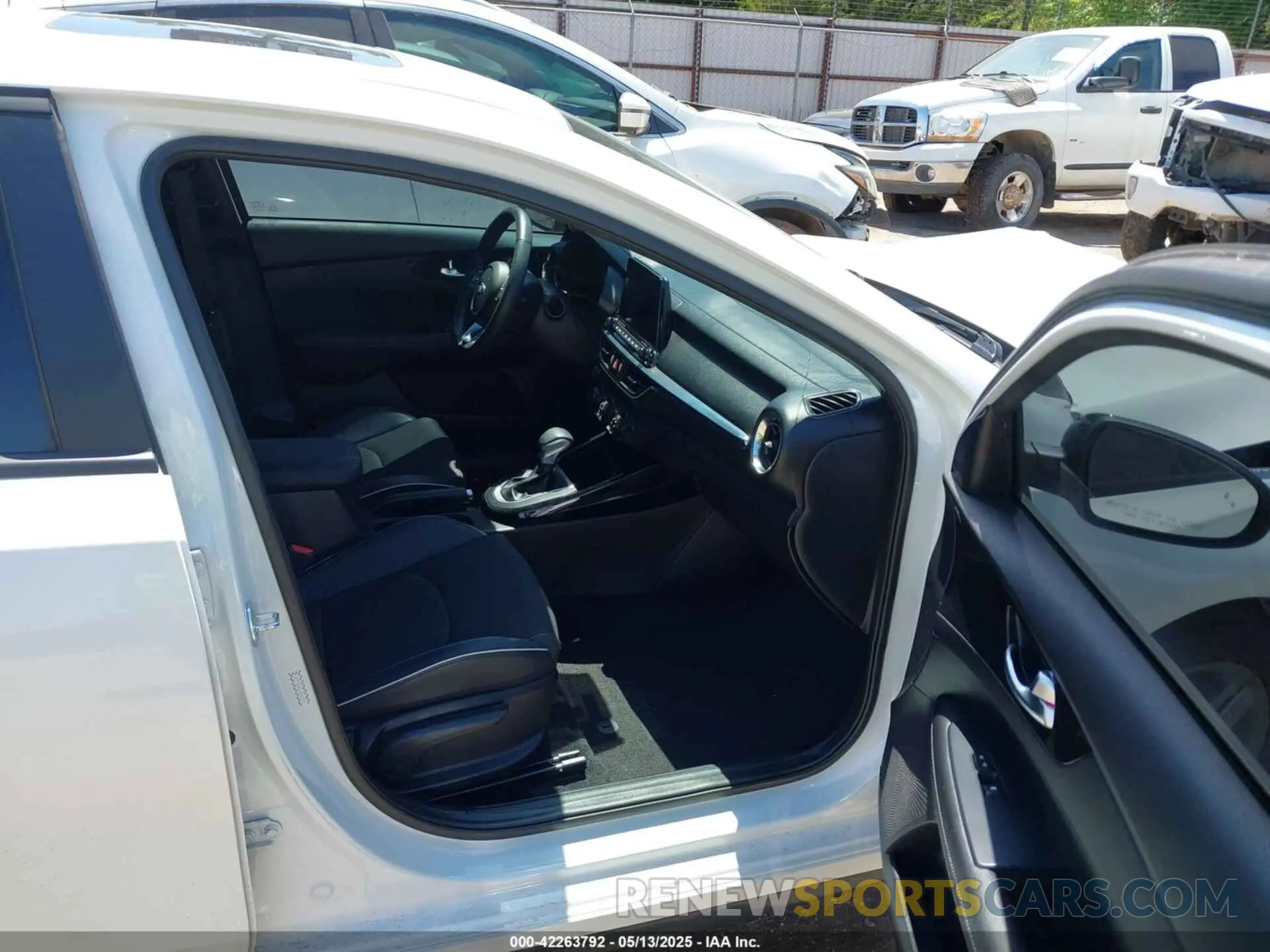5 Photograph of a damaged car 3KPF34AD2LE246599 KIA FORTE 2020