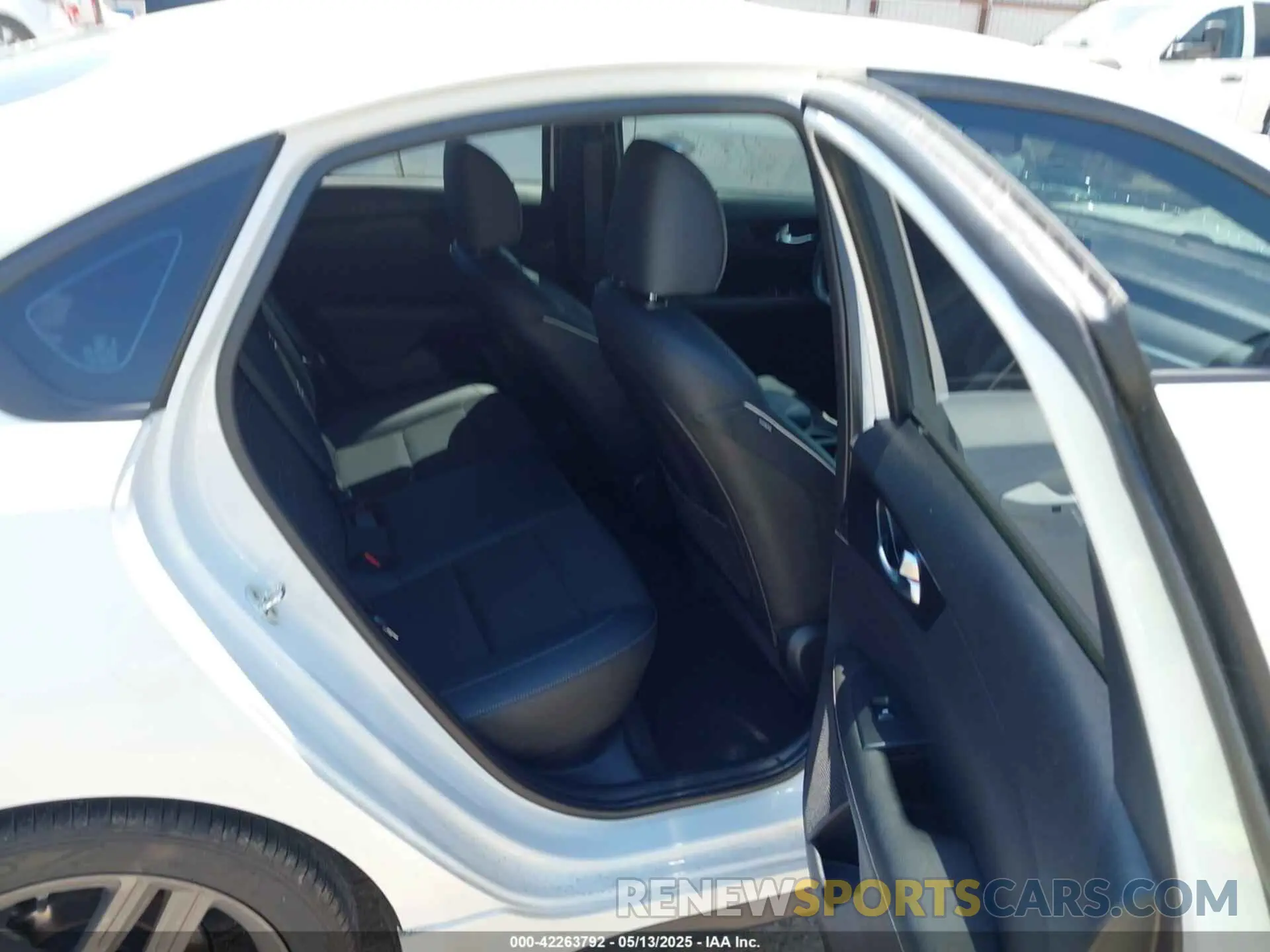 8 Photograph of a damaged car 3KPF34AD2LE246599 KIA FORTE 2020